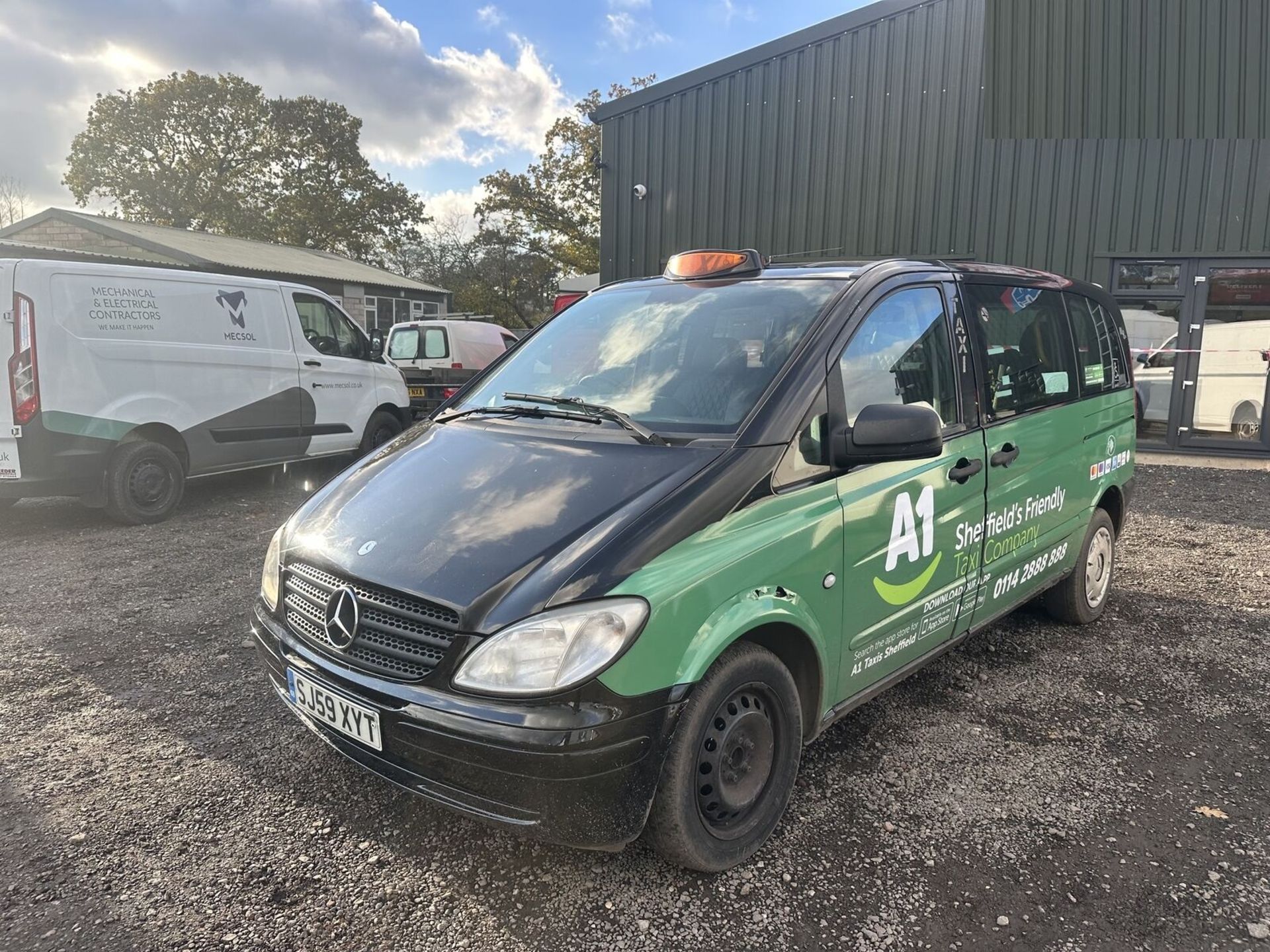 ELEGANT BLACK MERCEDES VITO TRAVELINER: PERFECT FOR FAMILY TRIPS >>--NO VAT ON HAMMER--<< - Image 3 of 17