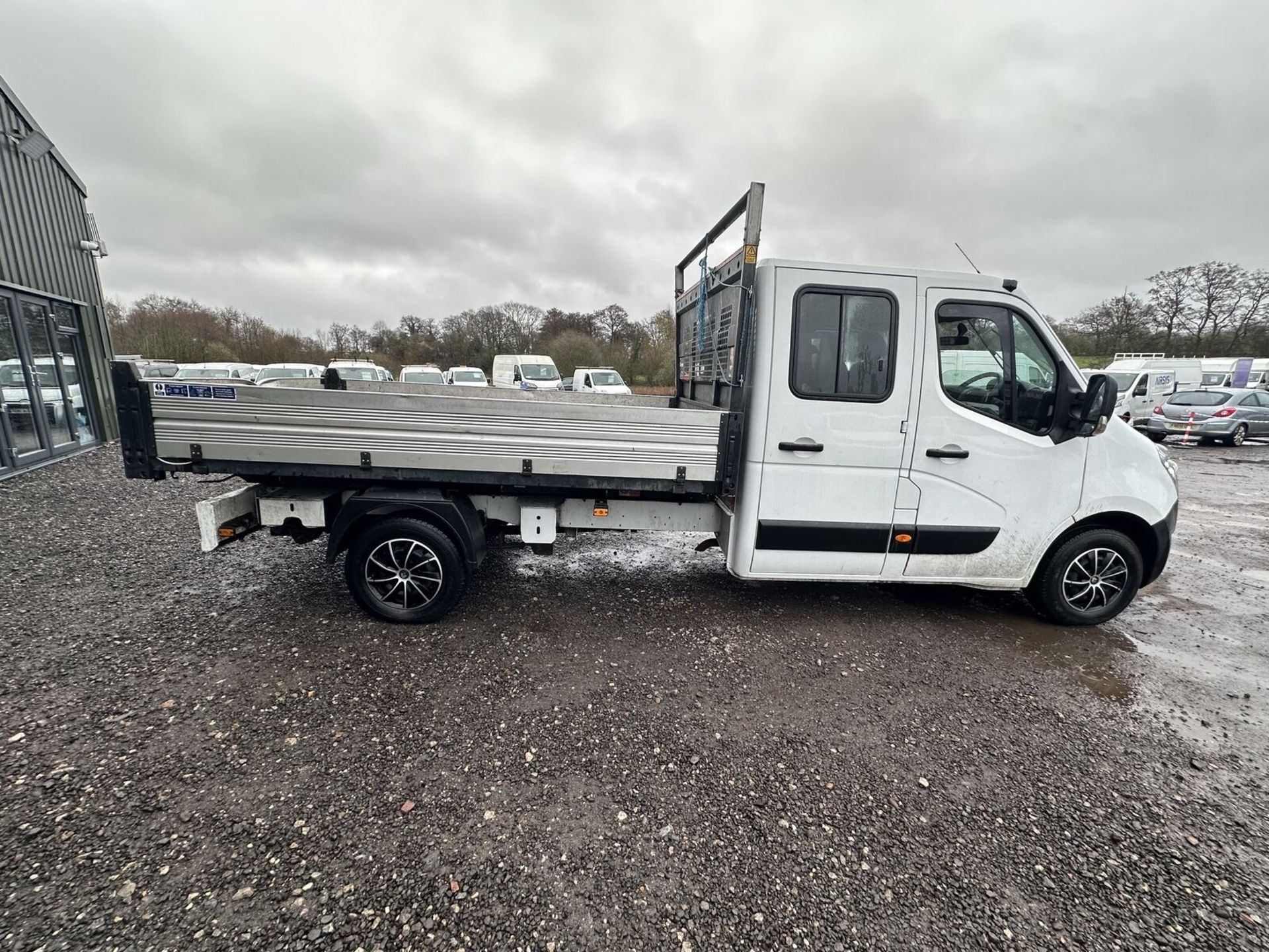 MASTERING WORK: 2016 RENAULT MASTER LWB CREW CAB TIPPER, TIP-TOP CONDITION >>--NO VAT ON HAMMER--<<