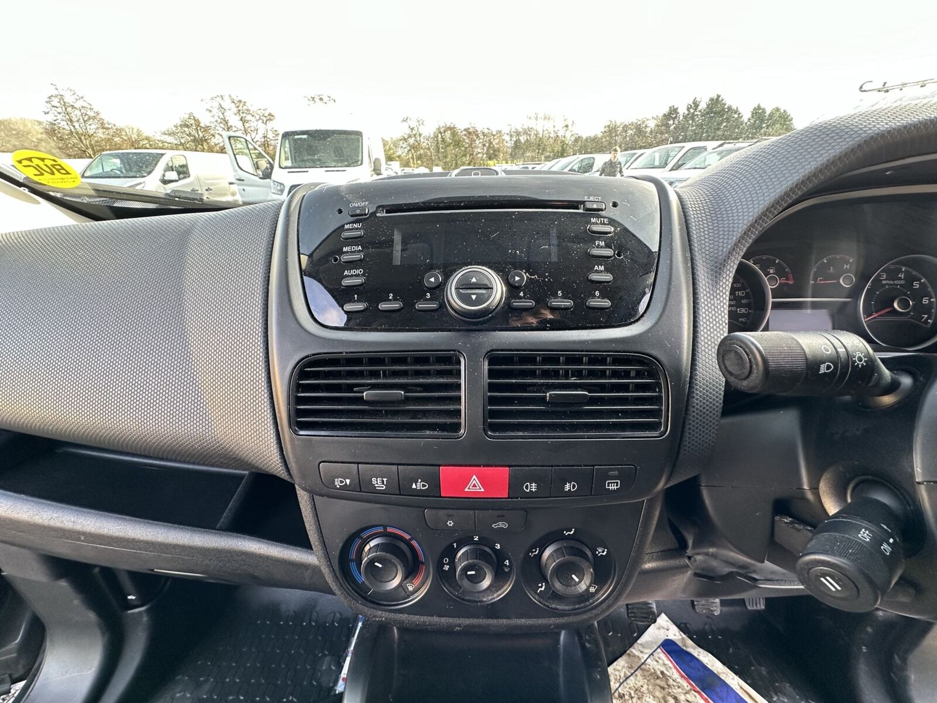 TOOLBOX TRIUMPH: 2018 FIAT DOBLO COMBO CARGO - SEIZED ENGINE >>--NO VAT ON HAMMER--<< - Image 12 of 19