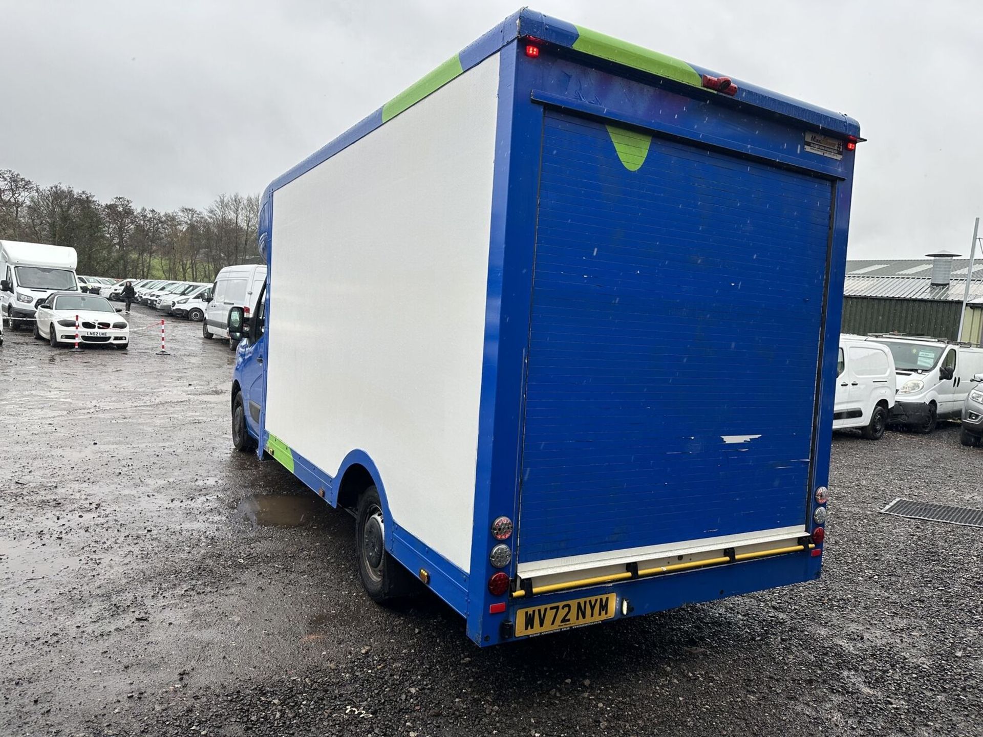 OPPORTUNITY KNOCKS: 72 PLATE RENAULT MASTER LOW LOADER, BUSINESS BLUE, READY TO ROLL - Image 4 of 15