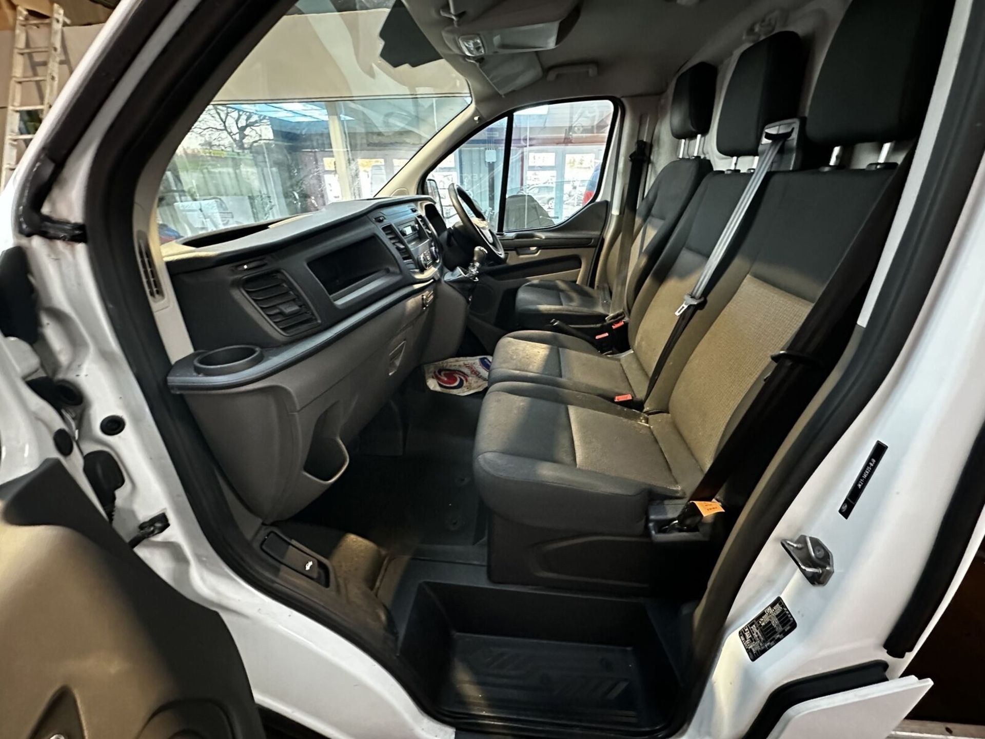 WHITE RHINO: 2019 FORD TRANSIT CUSTOM 300 - CLEAN, RELIABLE WORKHORSE - Image 9 of 12