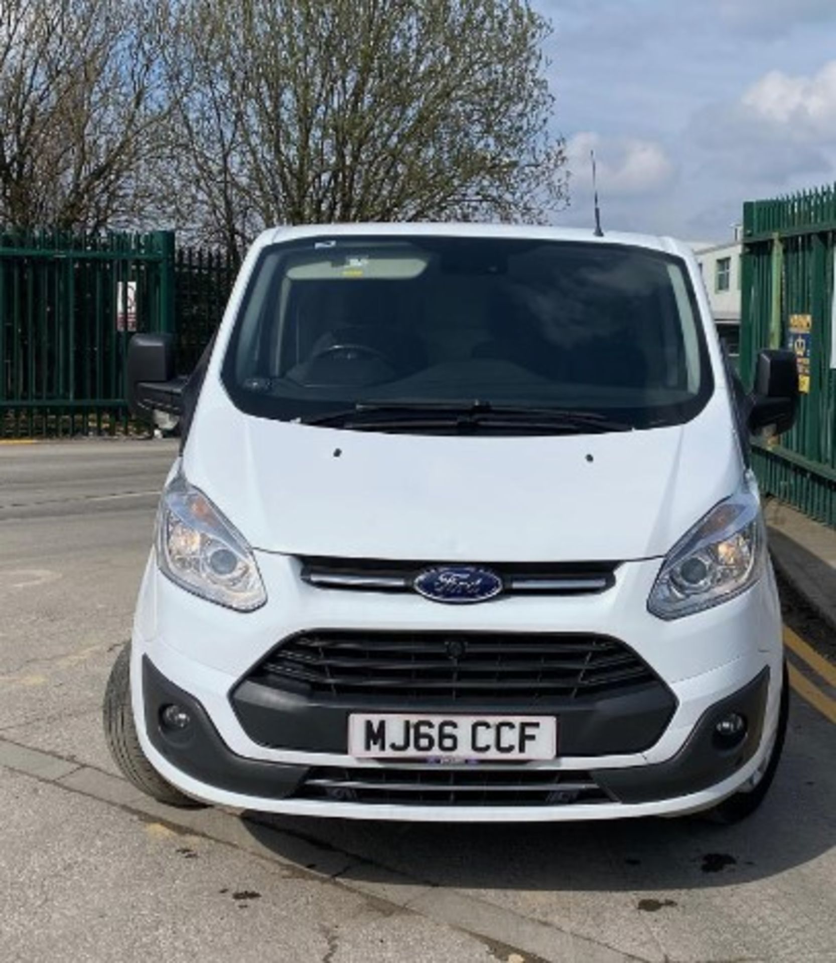 TRENDSETTING TRANSPORTER: 2016 FORD TRANSIT CUSTOM MANUAL DIESEL >>--NO VAT ON HAMMER--<< - Image 2 of 15