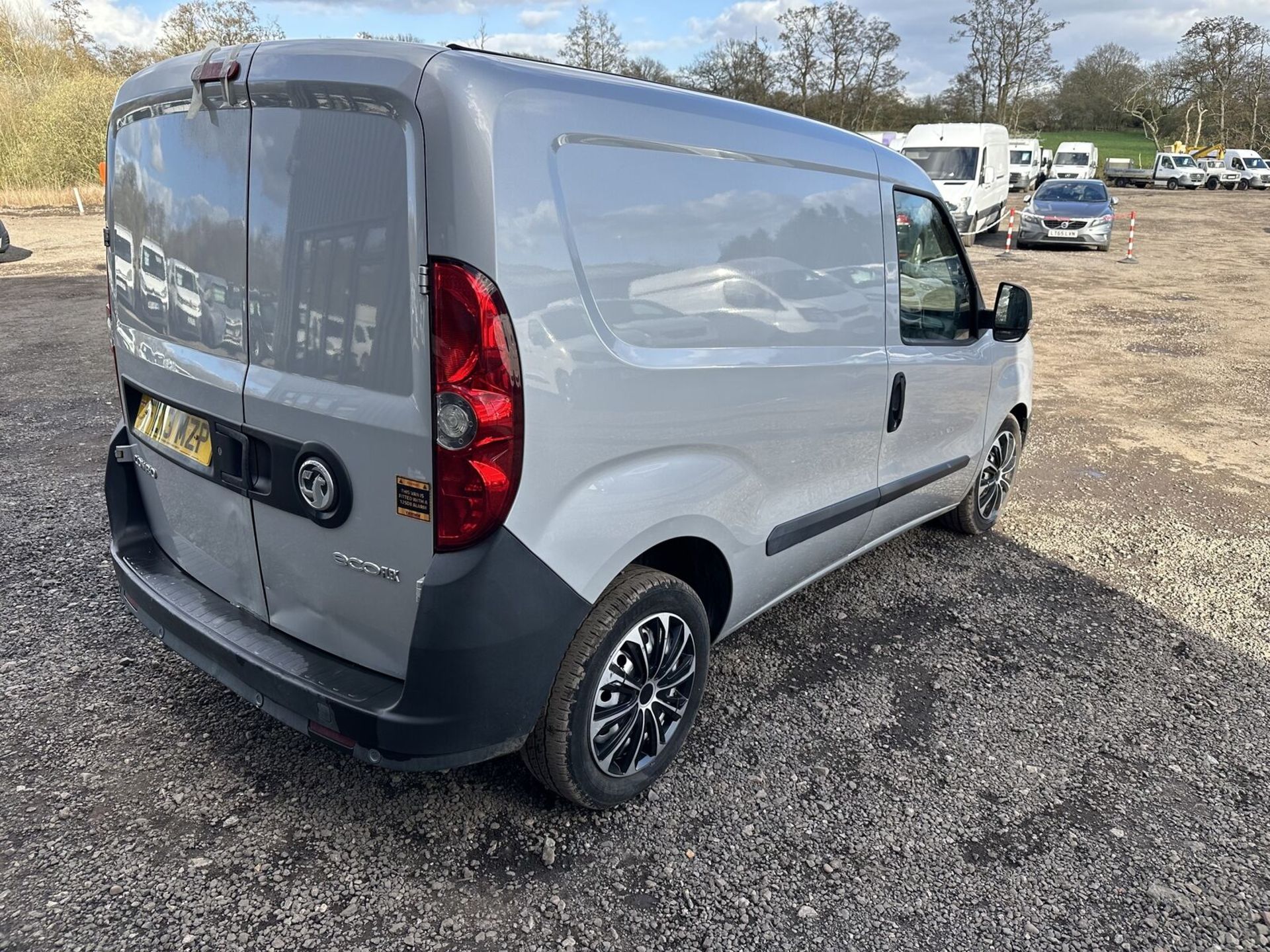 SILVER LINING: VAUXHALL COMBO VAN, SPARES OR REPAIRS >>--NO VAT ON HAMMER--<< - Bild 16 aus 18