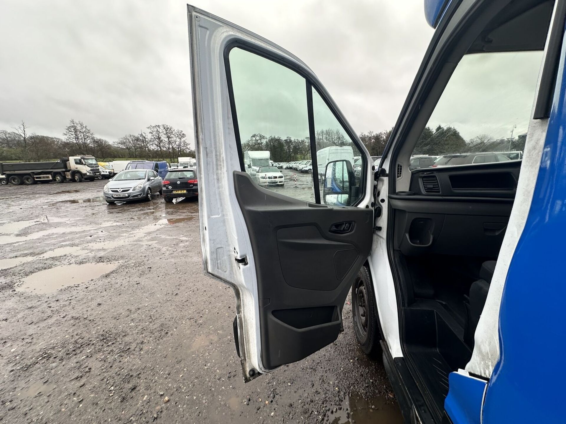 MILEAGE MARVEL: 70 PLATE FORD TRANSIT LOW LOADER, ULEZ COMPLIANT, GREAT VALUE - Image 13 of 13