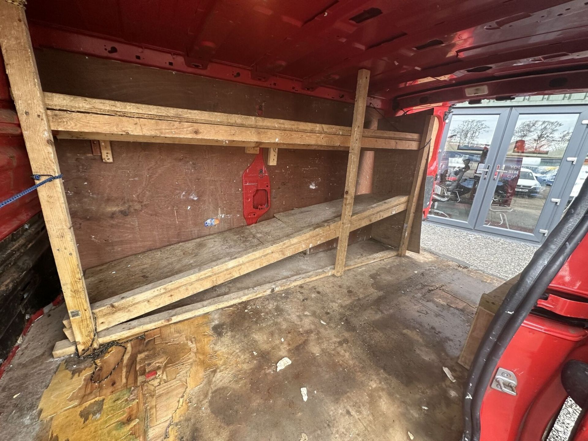 RARE BEAUTY IN RED: 65 PLATE VAUXHALL VIVARO - SPARES OR REPAIRS >>--NO VAT ON HAMMER--<< - Image 8 of 14