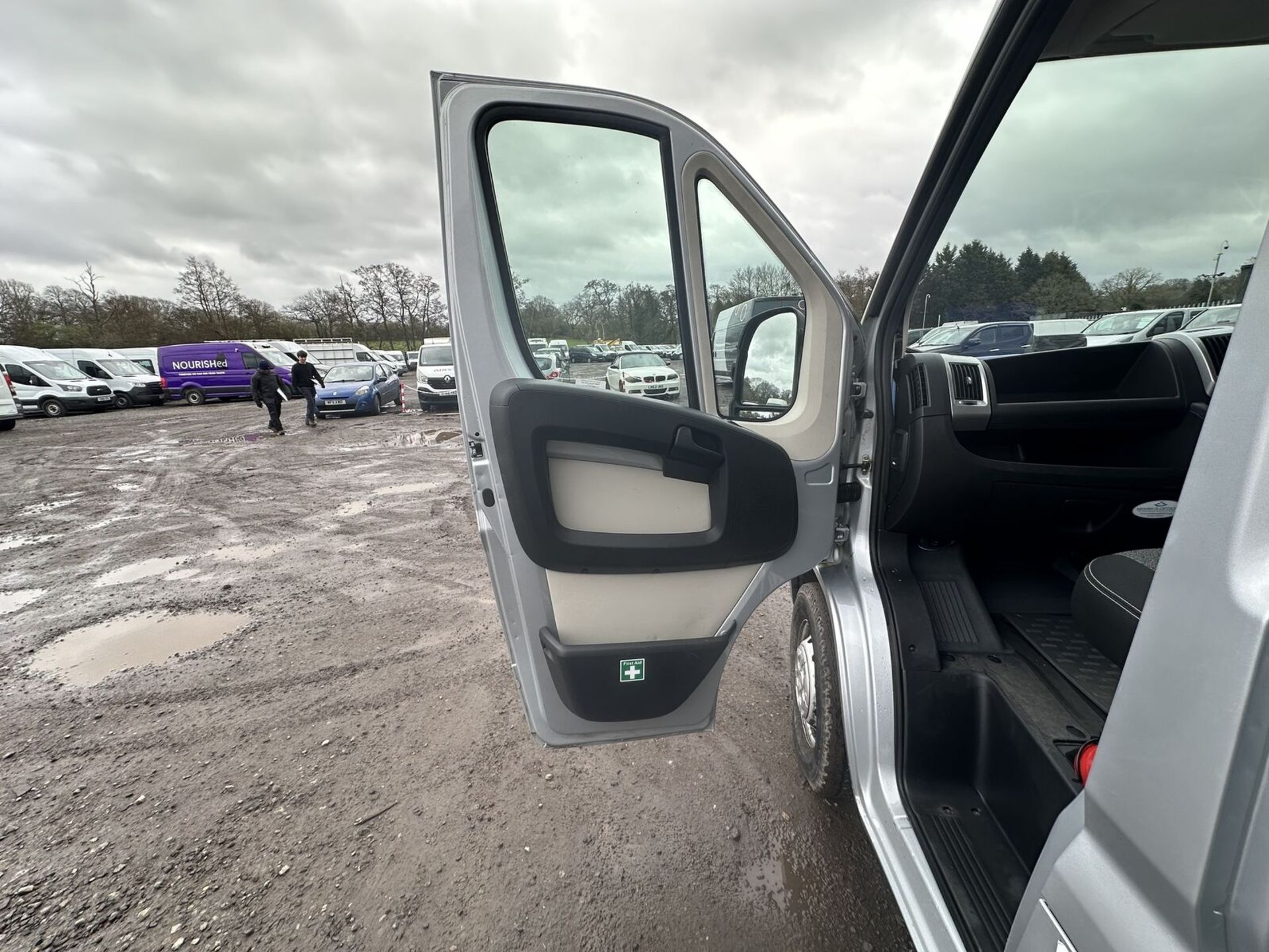 TOP DOLLAR OPPORTUNITY: FIAT DUCATO MINIBUS FOR SPARES OR REPAIRS - Bild 10 aus 14