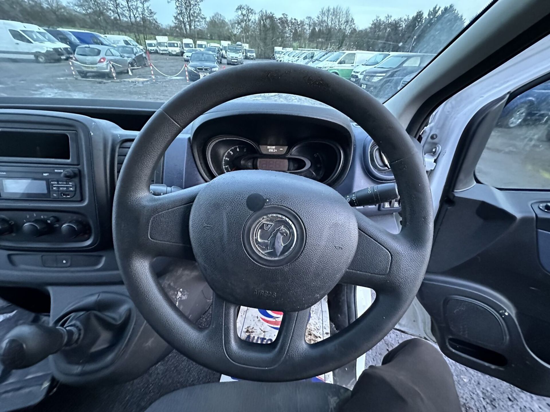 AFFORDABLE REPAIR: VAUXHALL VIVARO WITH POTENTIAL - Image 20 of 21