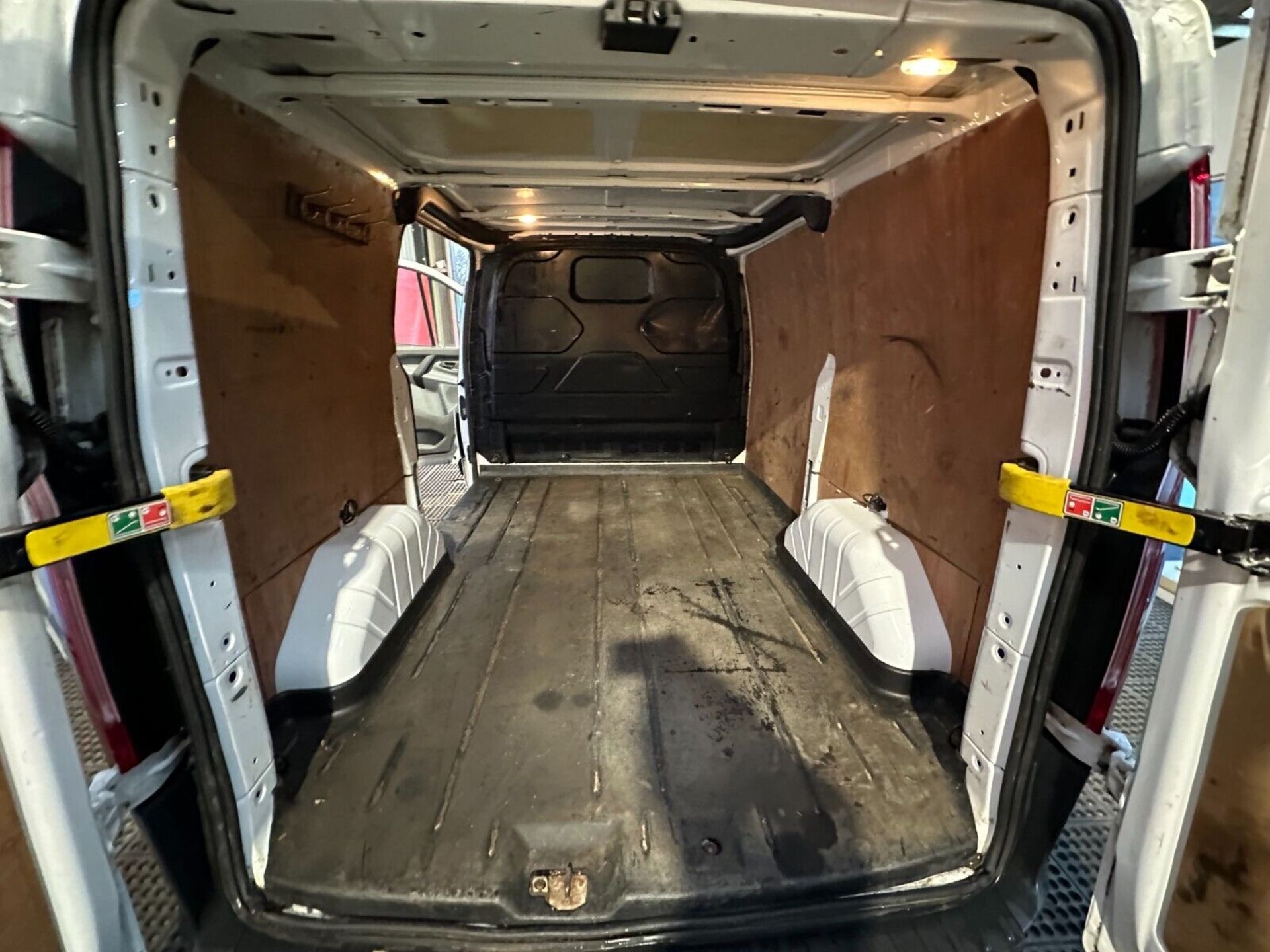 RELIABLE COMPANION: FORD TRANSIT CUSTOM 290, READY FOR DUTY - Image 13 of 14