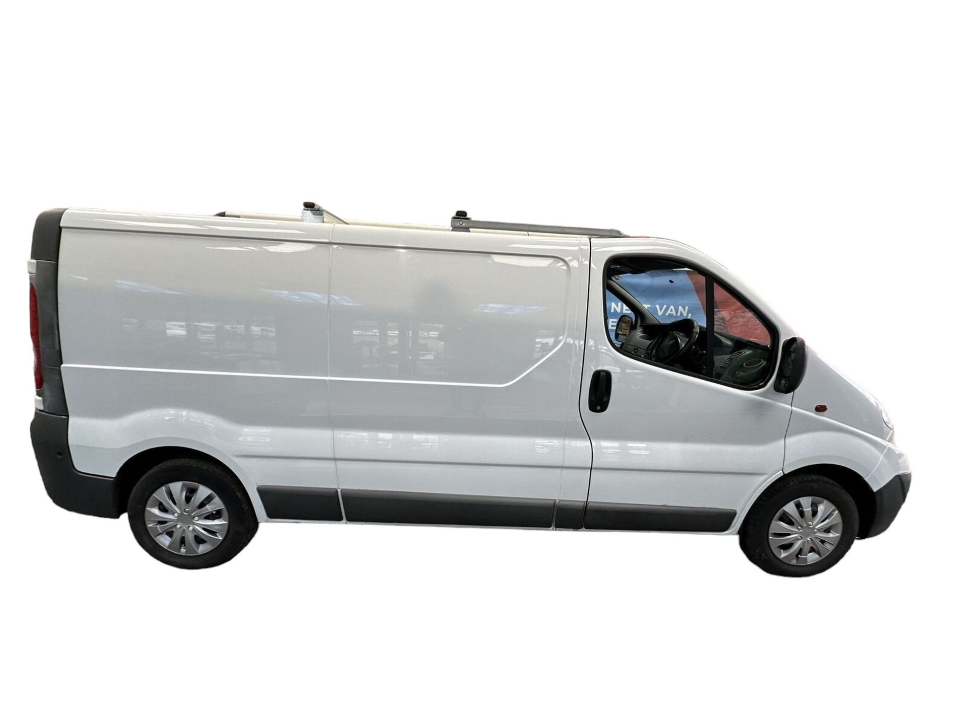 DECENT CONDITION DEAL: VAUXHALL VIVARO SPARES OR REPAIRS >>--NO VAT ON HAMMER--<< - Image 2 of 14