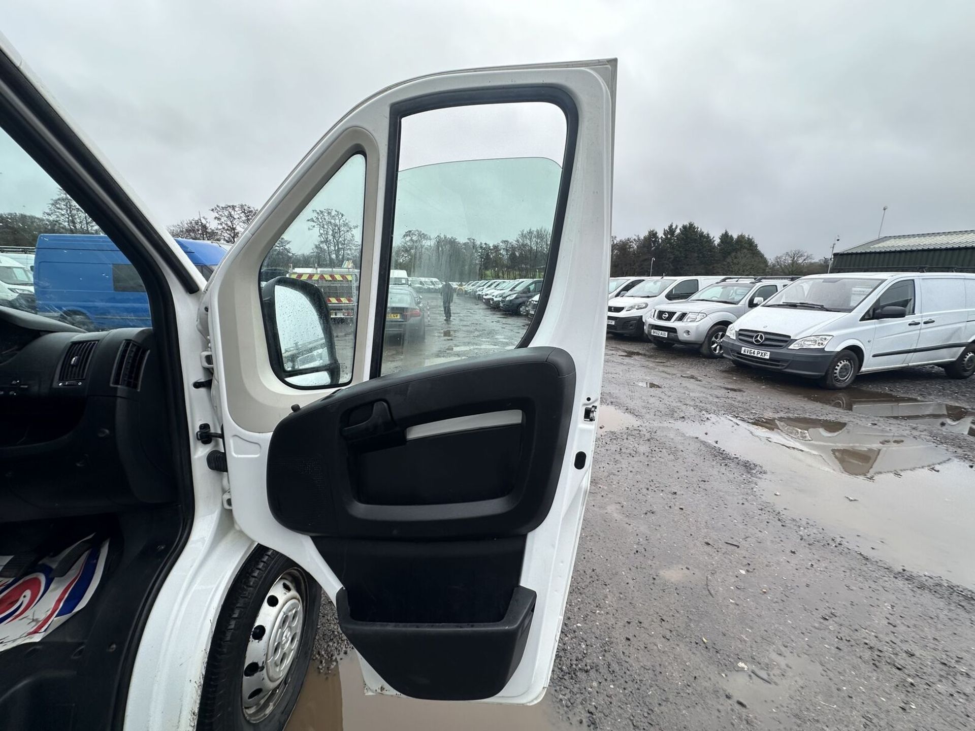 WHITE WONDER: 70 PLATE PEUGEOT BOXER PANEL VAN - Image 7 of 15