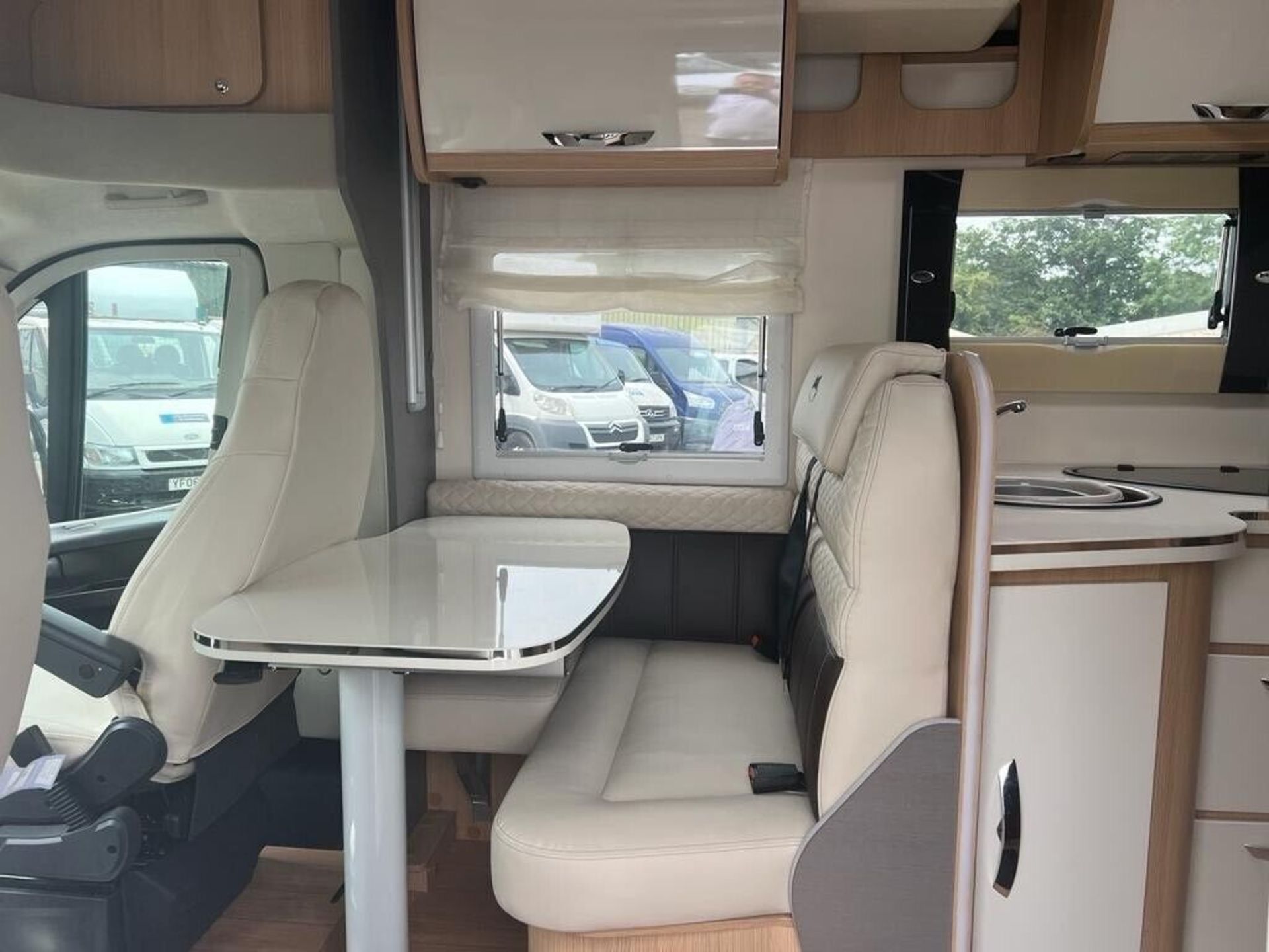72 PLATE - ONLY 750 MILES! FIAT MCLOUIS FUSION 367: IMMACULATE MOTORHOME JOY >NO VAT ON HAMMER< - Image 4 of 15