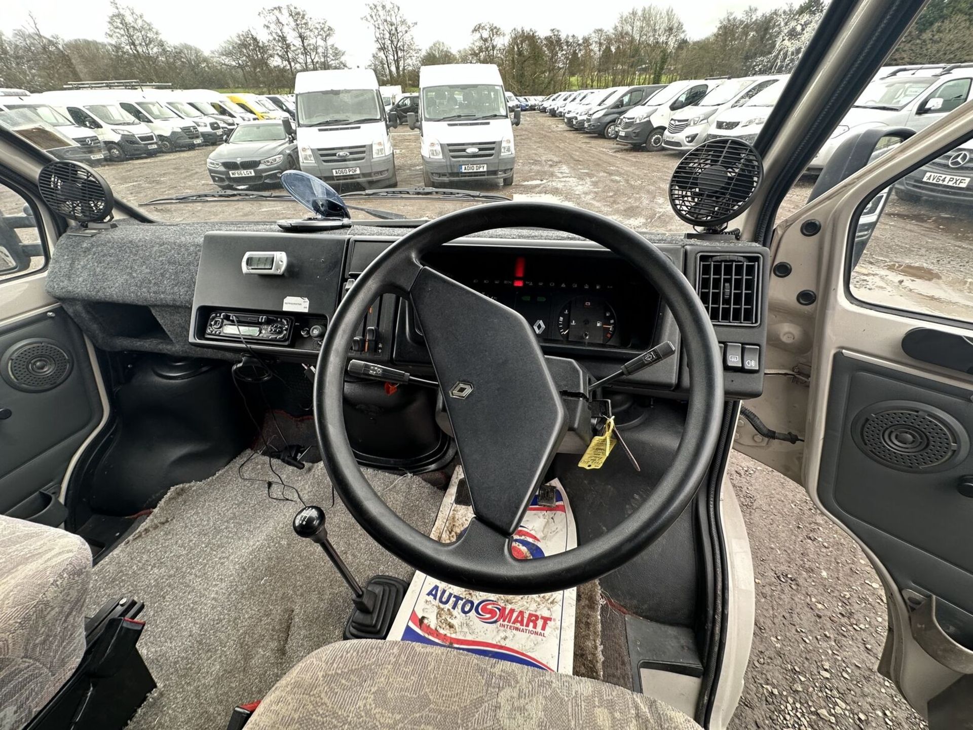 1993 RENAULT TRAFIC - COLLECTIBLE CAMPER, SPARES OR REPAIRS >>--NO VAT ON HAMMER--<< - Image 7 of 12