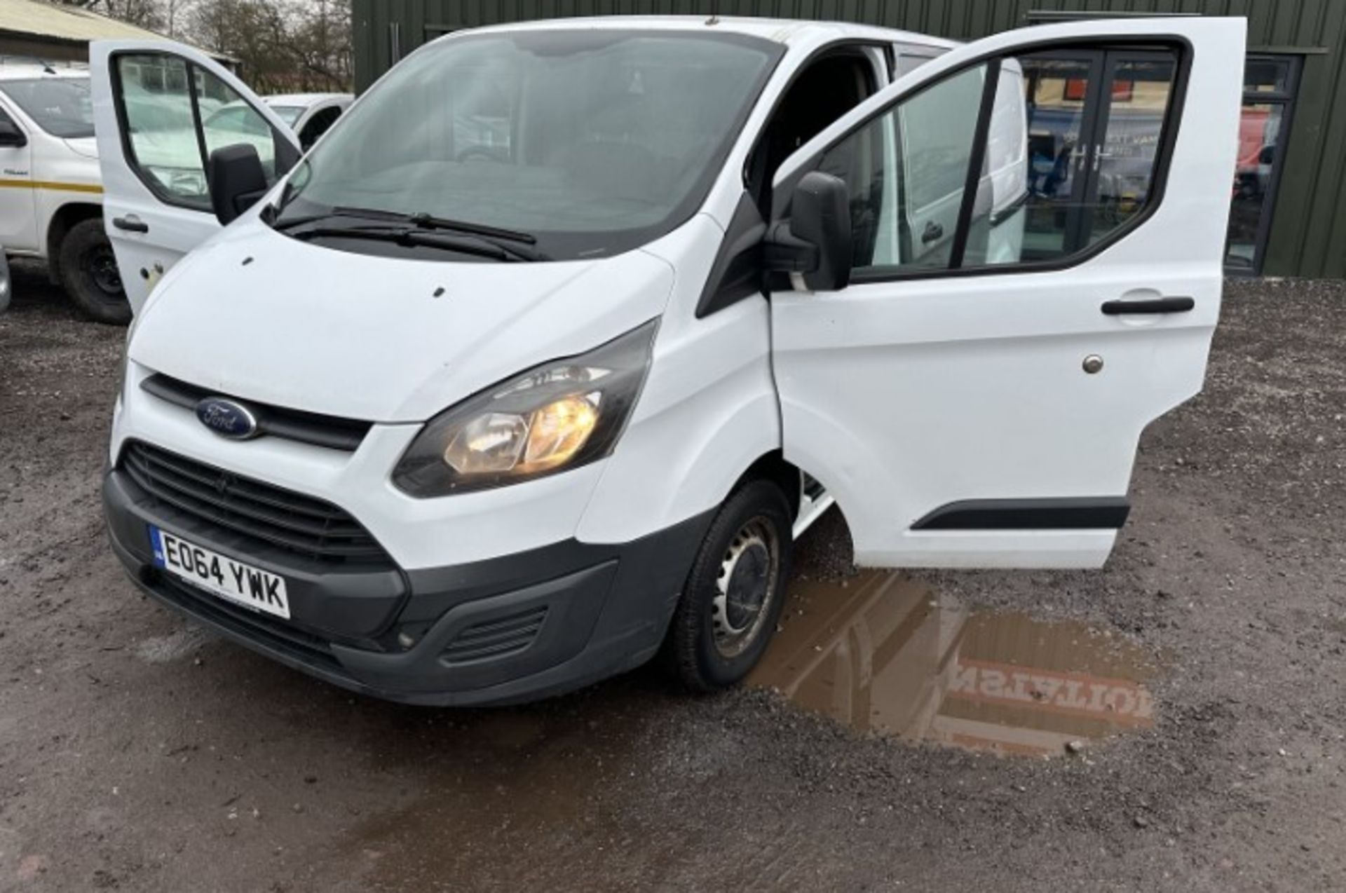 64 PLATE FORD TRANSIT CUSTOM: PROJECT VAN, SPARES OR REPAIRS >>--NO VAT ON HAMMER--<< - Image 2 of 13