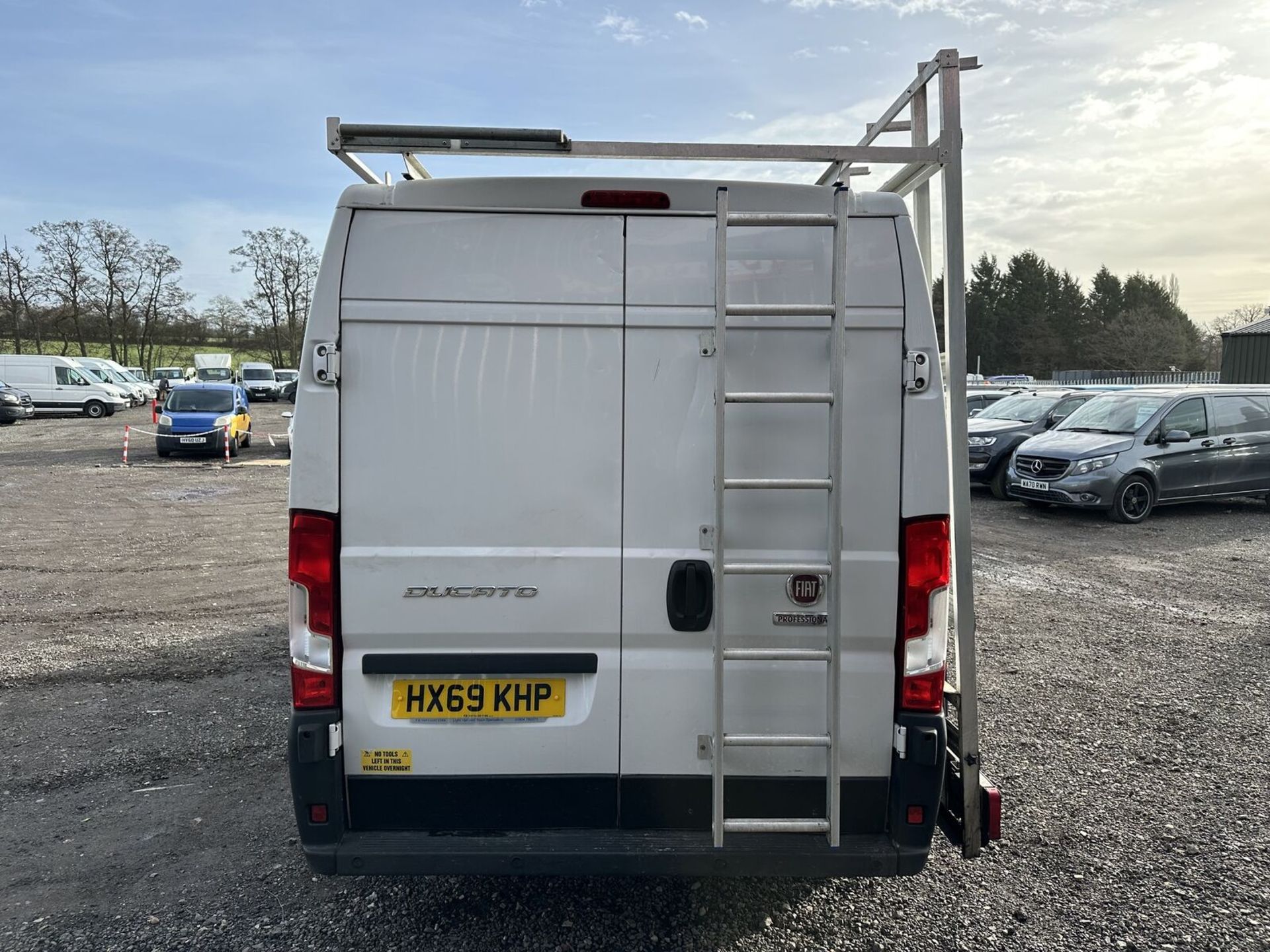 ENGINE REPAIR PROJECT: EURO 6 WHITE PANEL VAN >>--NO VAT ON HAMMER--<< - Image 2 of 16