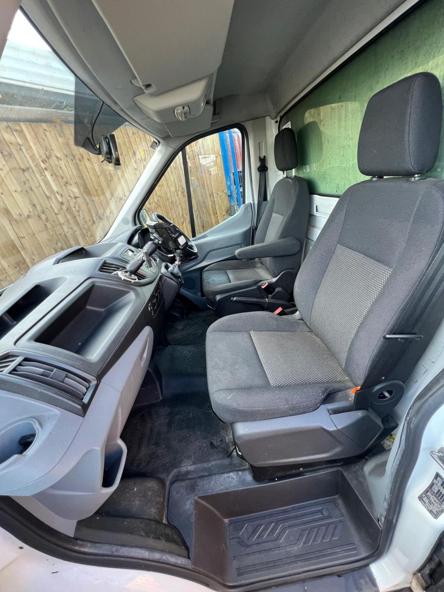 FORD TRANSIT BOX VAN 2017 LUTON EURO6 LWB 6 SPEED MANUAL 1COMPANY OWNER FROM NEW - Image 8 of 14