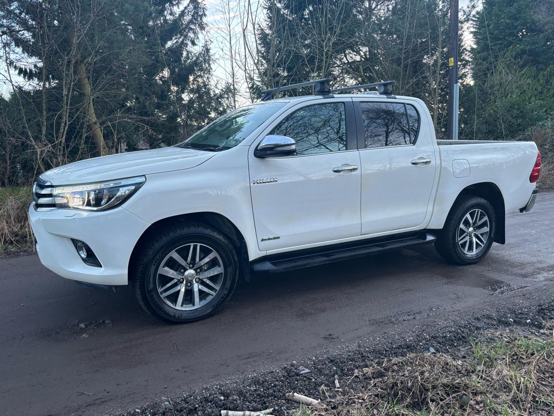 2018 TOYOTA HILUX INVINCIBLE DOUBLE CAB PICKUP TRUCK - Bild 7 aus 10