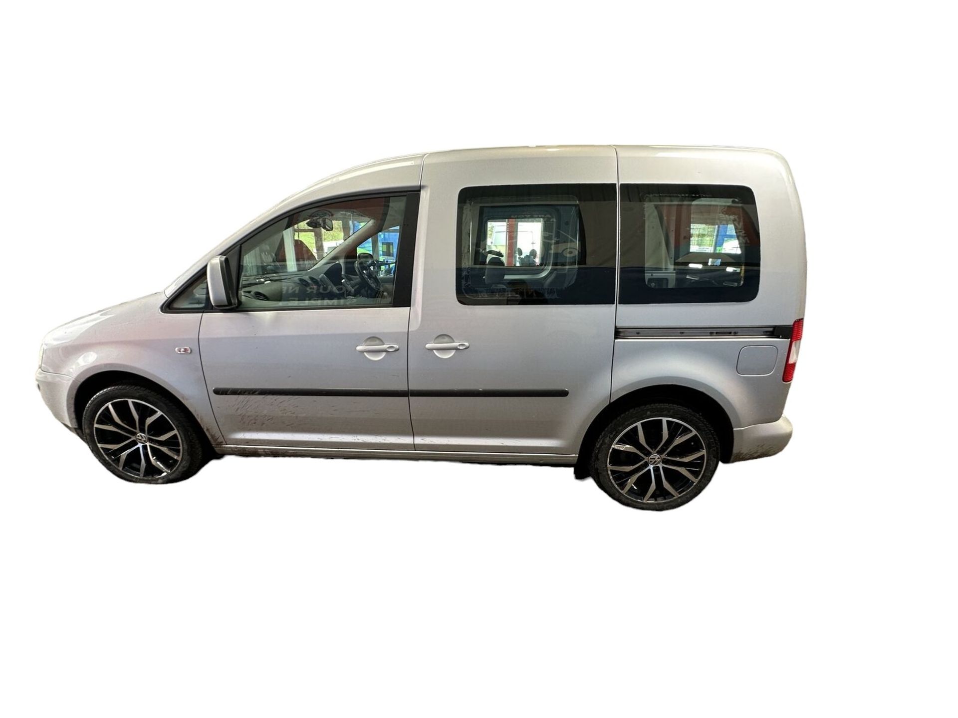 ACCESSIBLE AUTO: LOW MILEAGE VOLKSWAGEN CADDY WITH DISABLED RAMP - Image 8 of 12
