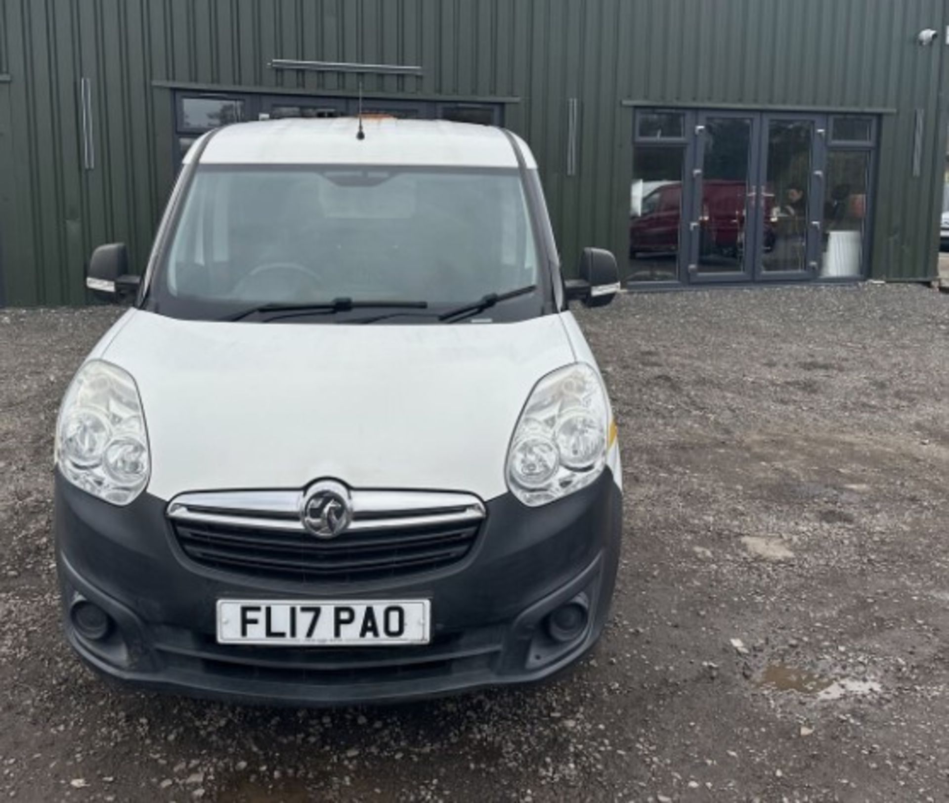 TURBO TLC: LOW MILES VAUXHALL COMBO, EURO 6, SPARES OR REPAIRS >>--NO VAT ON HAMMER--<< - Image 2 of 15