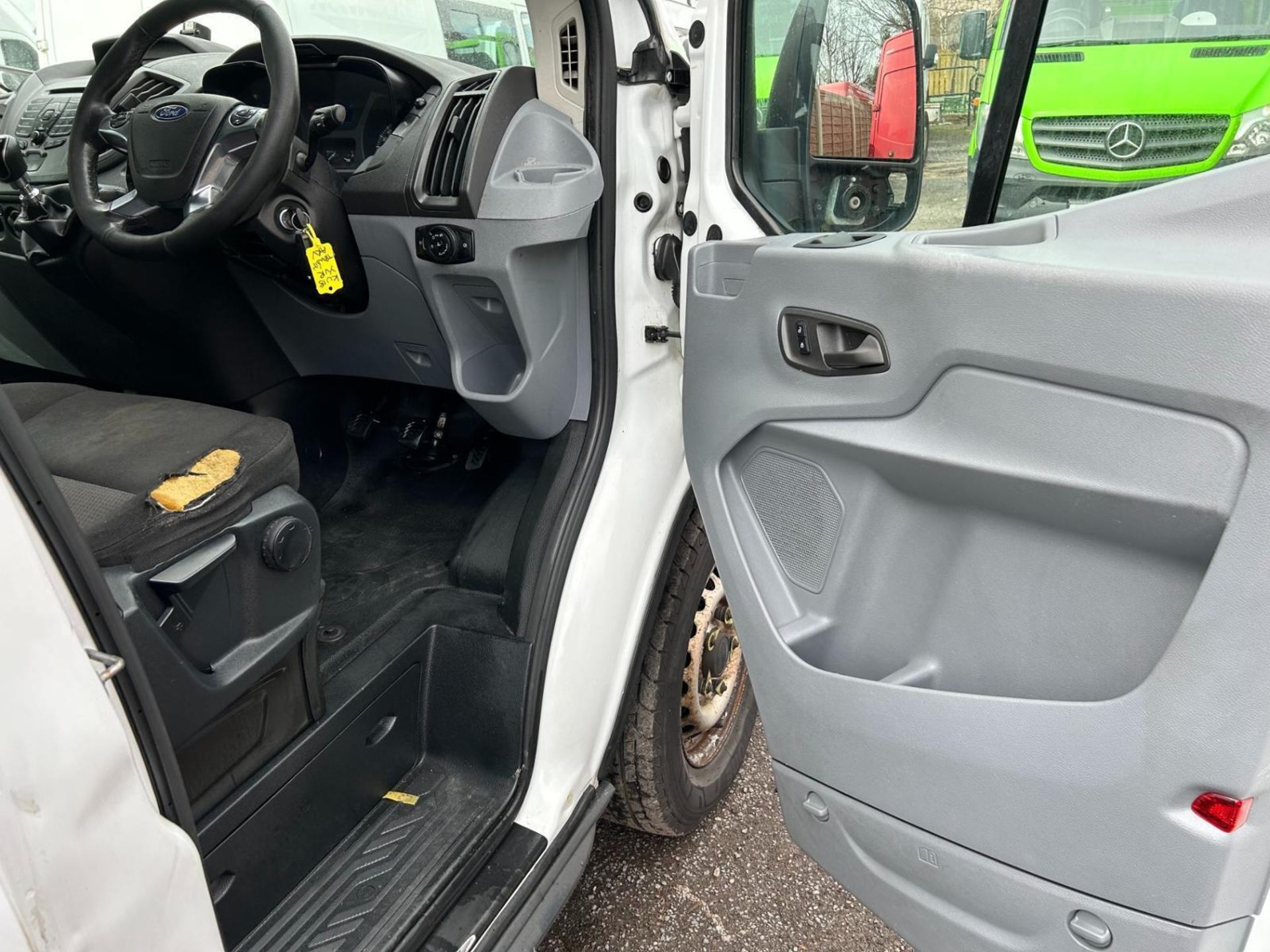 VERSATILE TRANSPORT SOLUTION: FORD TRANSIT MANUAL DIESEL - Image 8 of 13