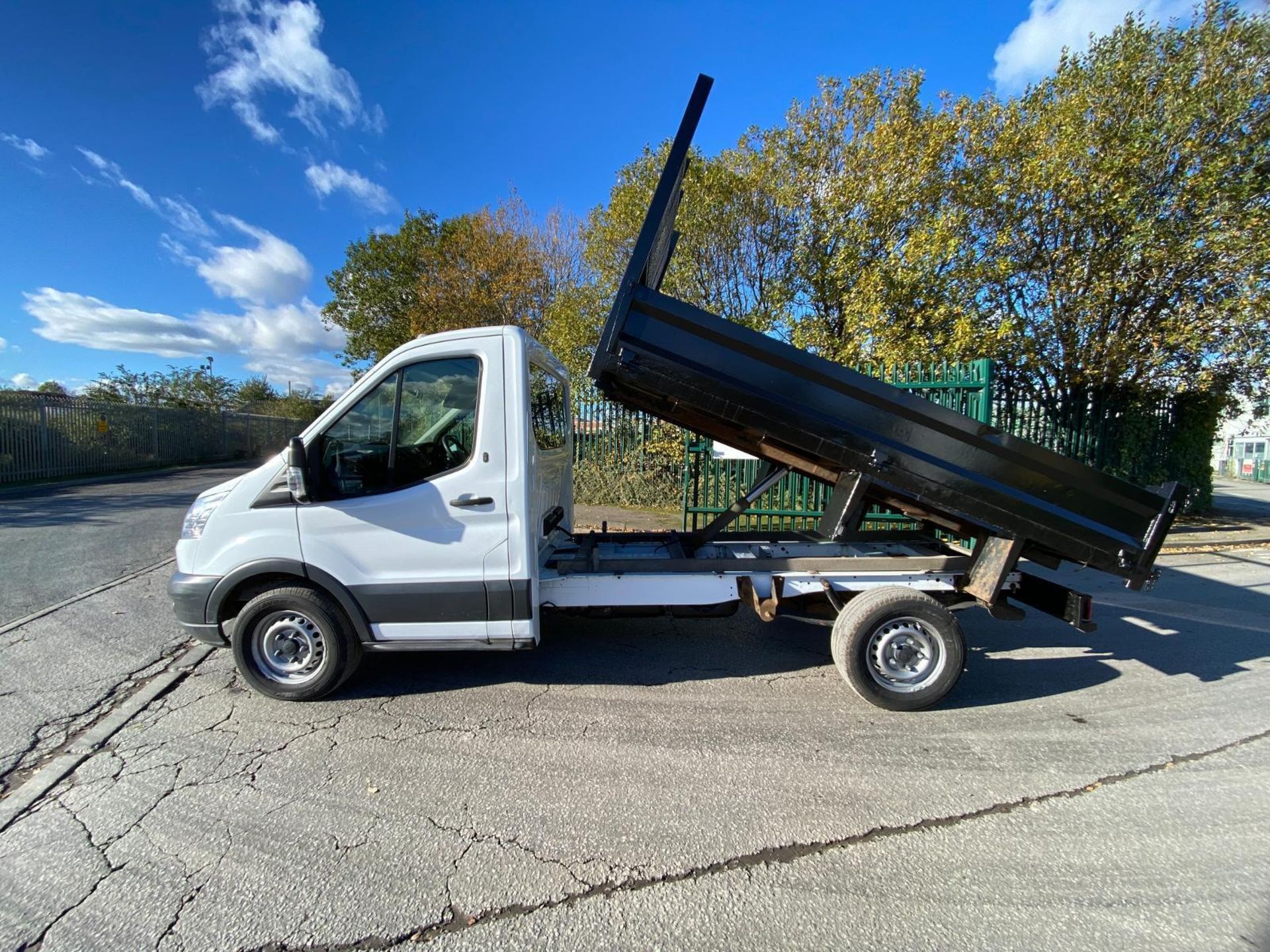 2016 FORD TRANSIT: HARDWORKING TIPPER, 6-SPEED MANUAL, DIESEL >>--NO VAT ON HAMMER--<< - Image 14 of 18