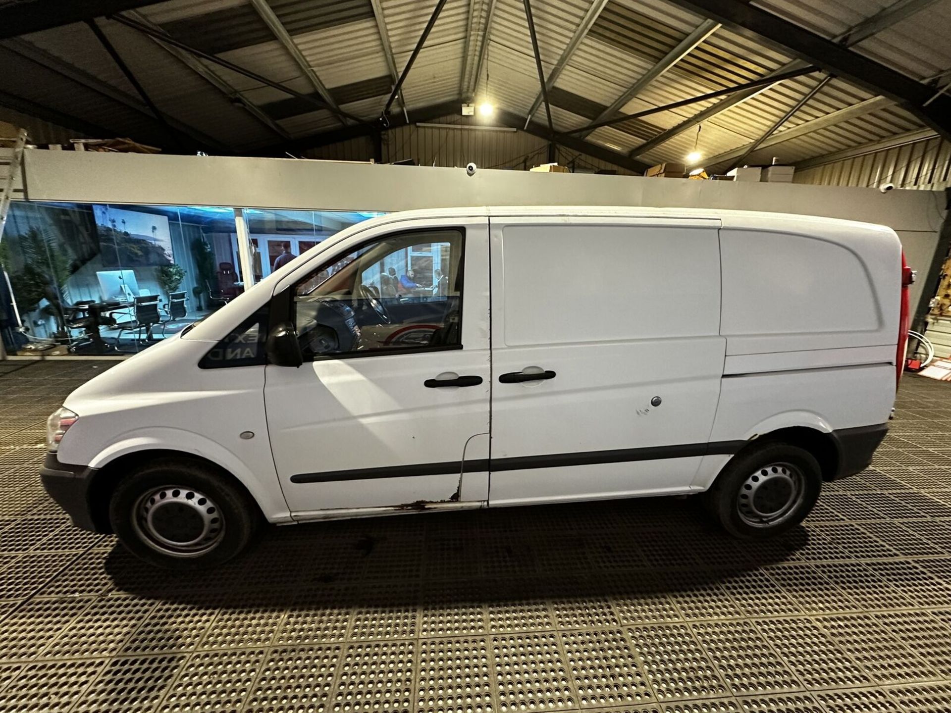 63 PLATE MERCEDES-BENZ VITO LONG DIESEL: READY FOR ACTION >>--NO VAT ON HAMMER--<< - Image 10 of 12