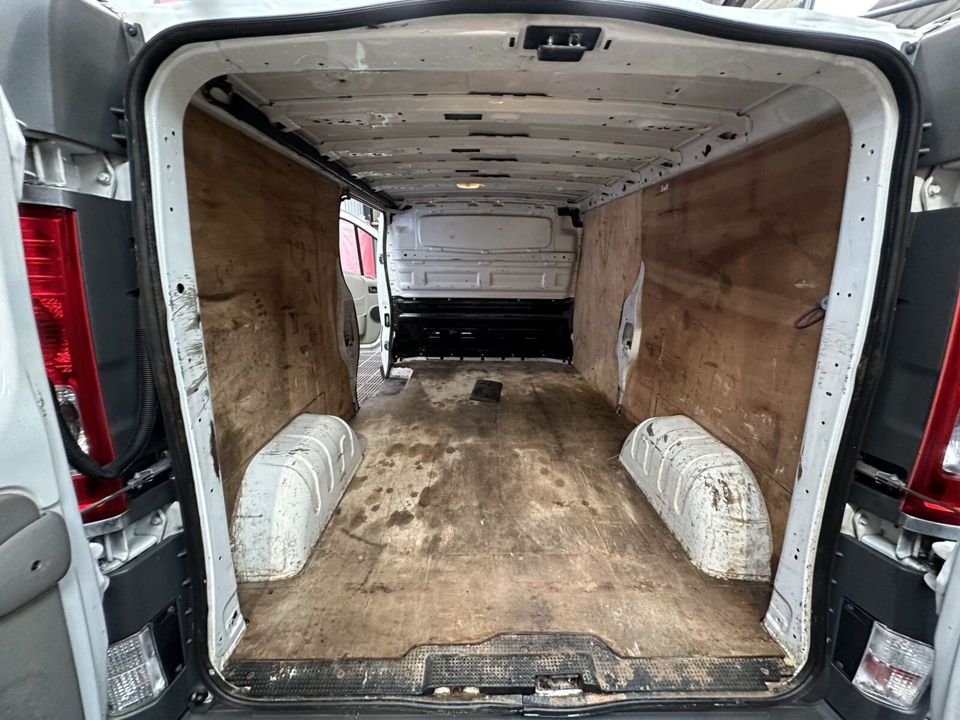 DECENT CONDITION DEAL: VAUXHALL VIVARO SPARES OR REPAIRS >>--NO VAT ON HAMMER--<< - Image 14 of 14