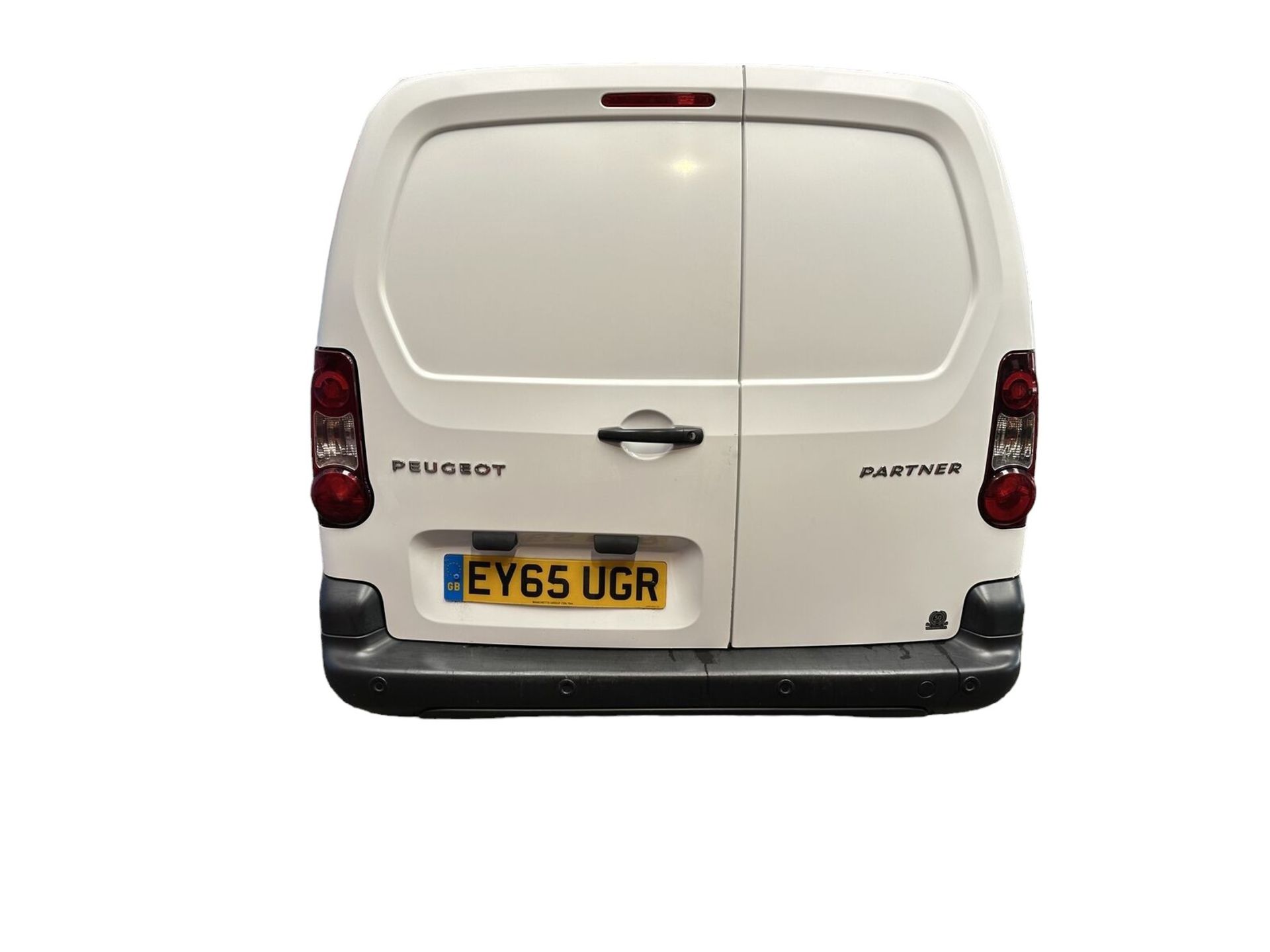 RELIABLE TRAVEL COMPANION: WHITE PEUGEOT PARTNER L1 DIESEL VAN >>--NO VAT ON HAMMER--<< - Image 10 of 11