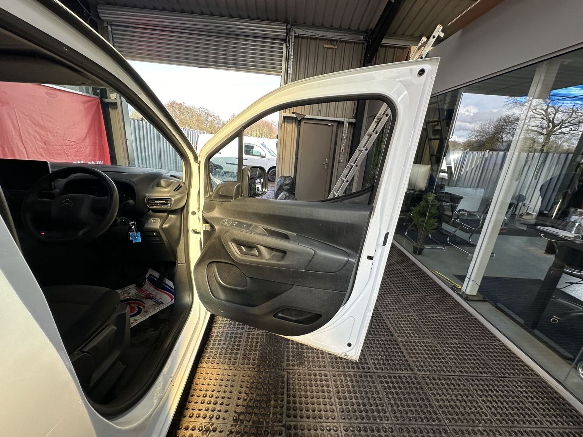 EFFICIENCY AT ITS BEST: WHITE 2019 CITROEN BERLINGO PARTNER - Image 7 of 13