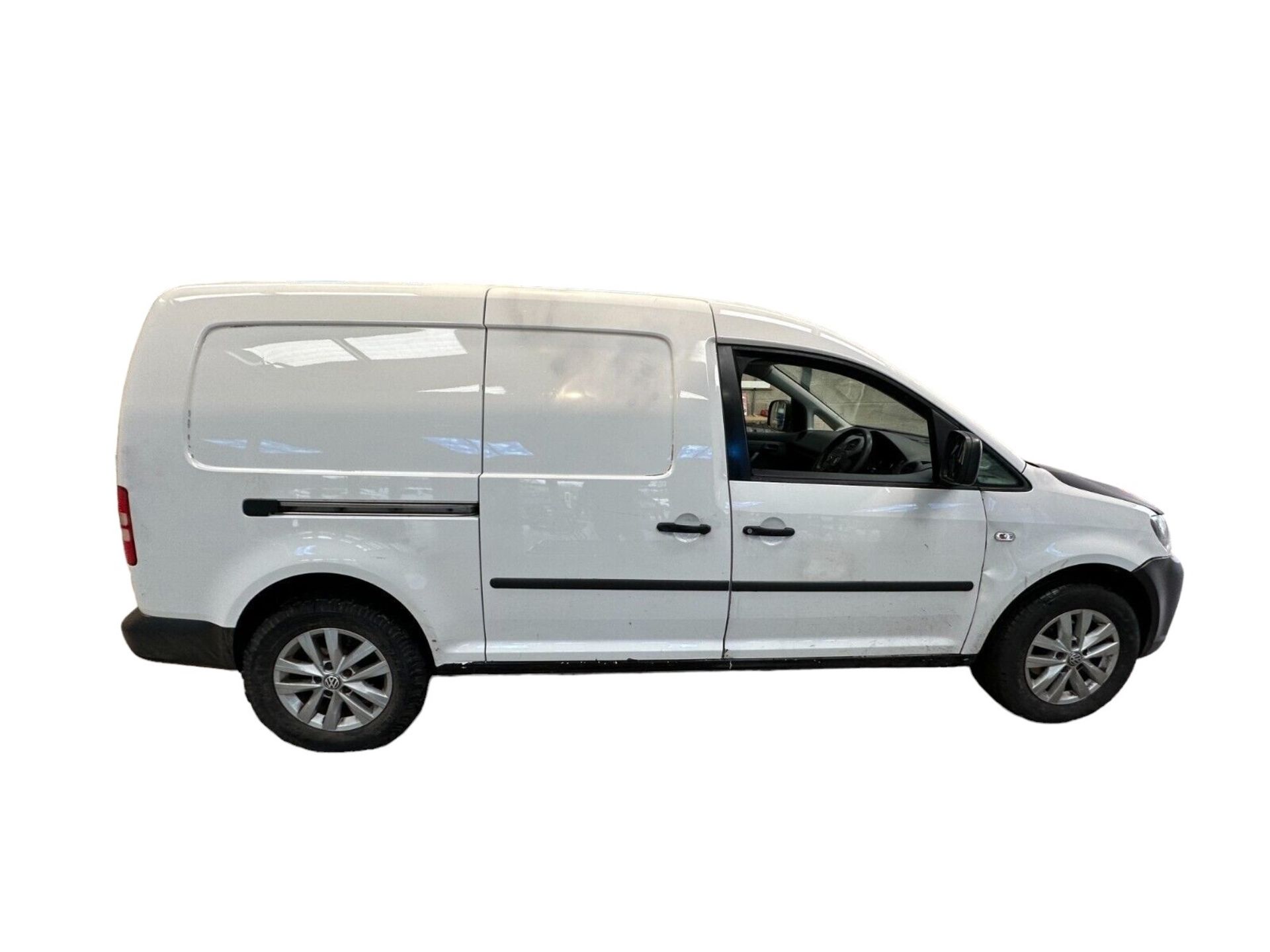 EFFICIENT HAULER: 2014 VOLKSWAGEN CADDY MAXI 1.6 TDI PANEL VAN >>--NO VAT ON HAMMER--<< - Image 3 of 13