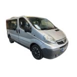 CAMPUS CRUISER: SILVER VAUXHALL VIVARO 2900 COMBI, FACTORY 9-SEATER >>--NO VAT ON HAMMER--<<