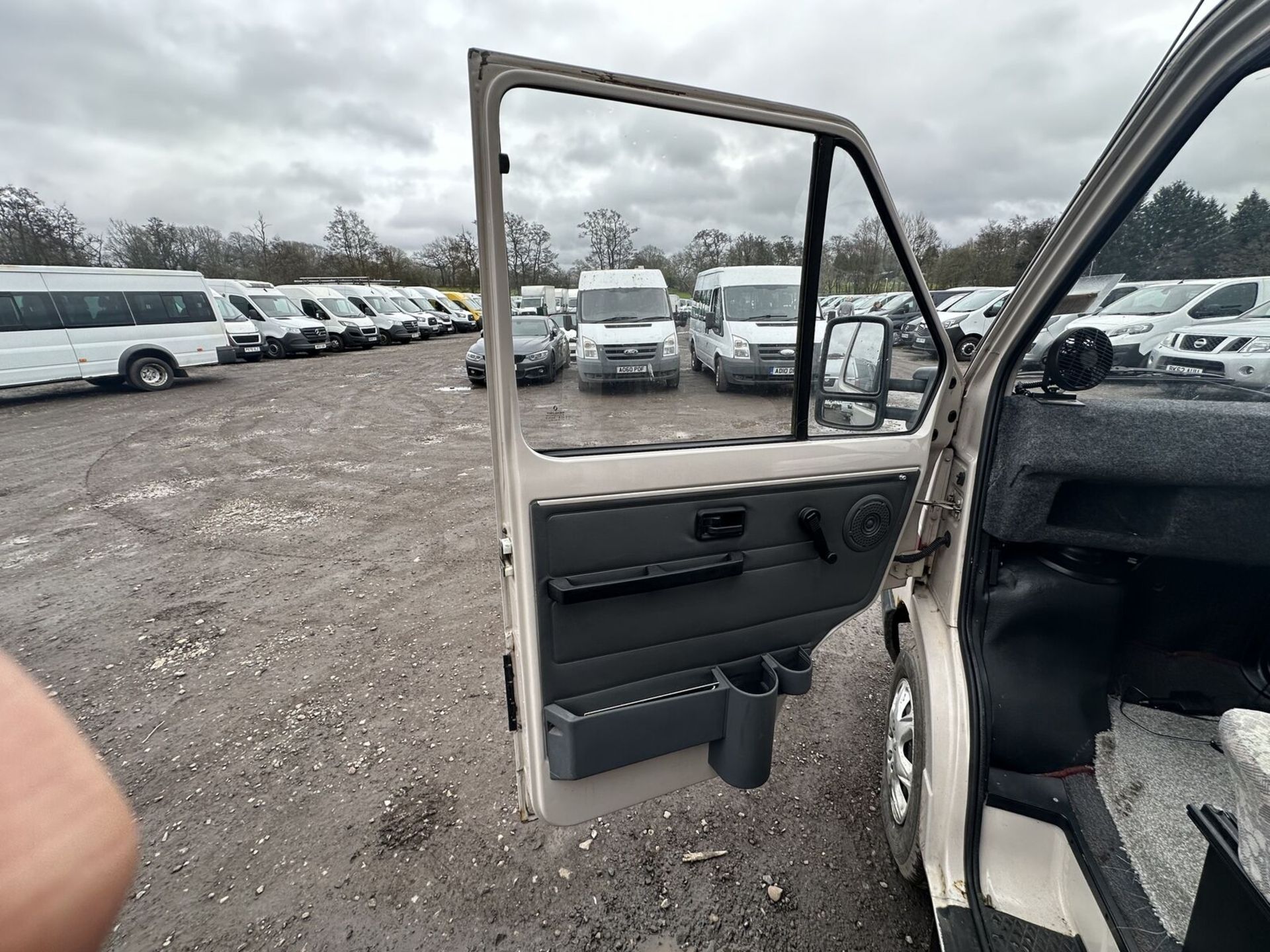 1993 RENAULT TRAFIC - COLLECTIBLE CAMPER, SPARES OR REPAIRS >>--NO VAT ON HAMMER--<< - Image 5 of 12