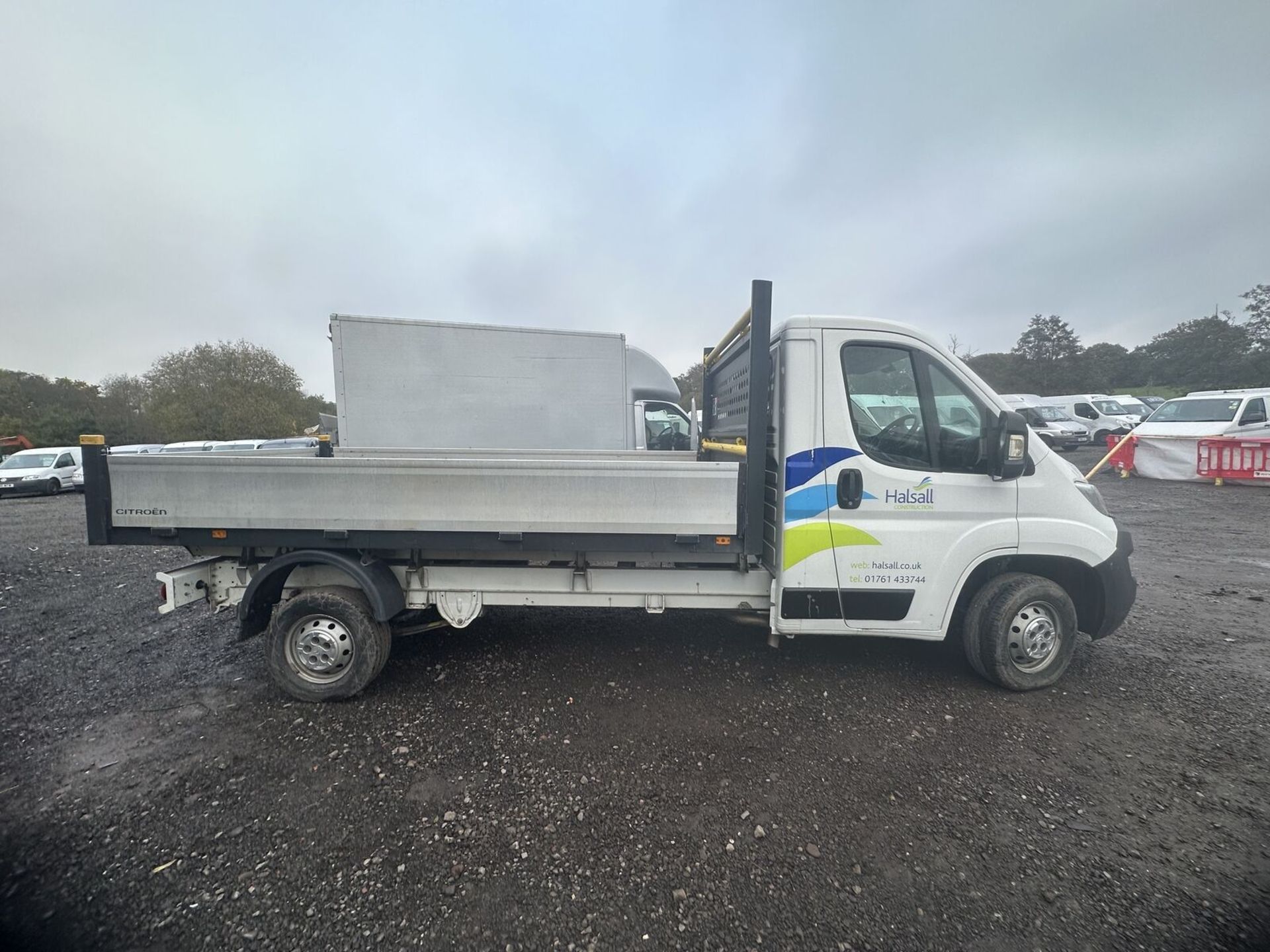 SPACIOUS L3 LWB DROPSIDE: IDEAL EURO 6 PROJECT >>--NO VAT ON HAMMER--<< - Image 2 of 13