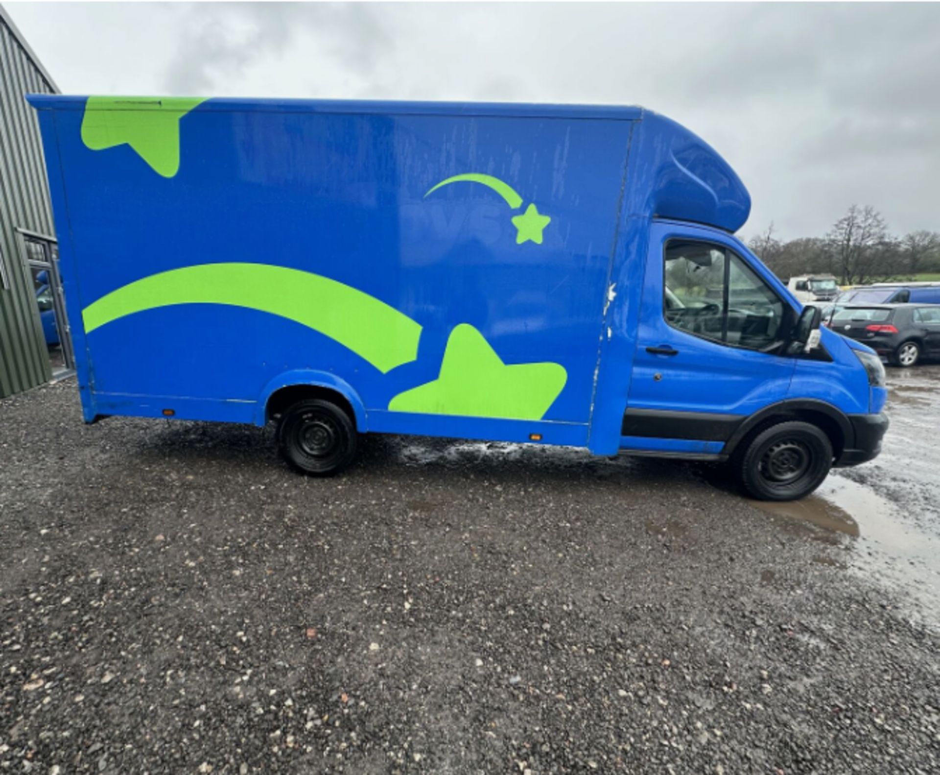 MILEAGE MARVEL: 70 PLATE FORD TRANSIT LOW LOADER, ULEZ COMPLIANT, GREAT VALUE