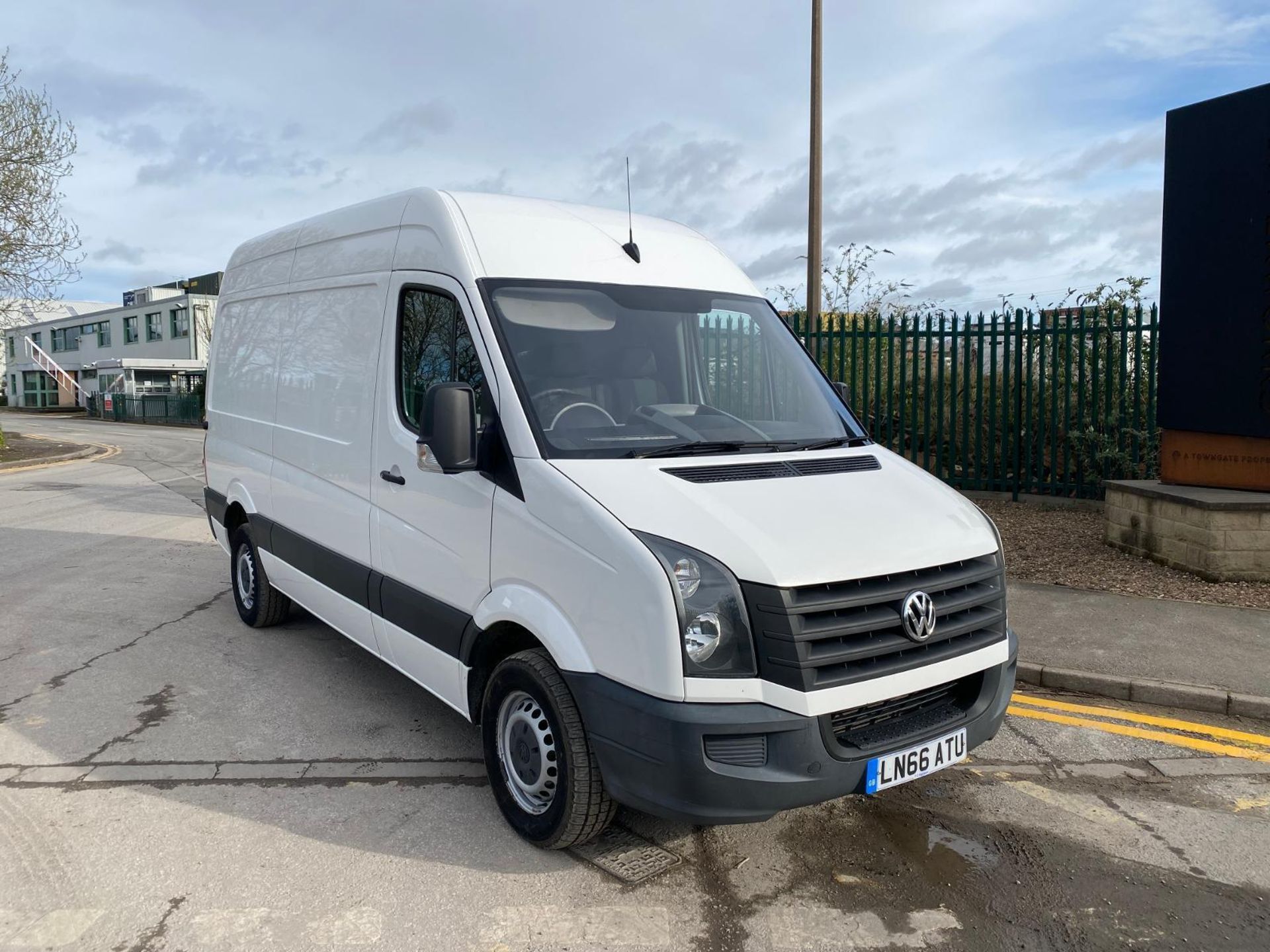 ADVENTURE-READY: 2016 VW CRAFTER EURO6 DIESEL CAMPER >>--NO VAT ON HAMMER--<< - Bild 14 aus 16