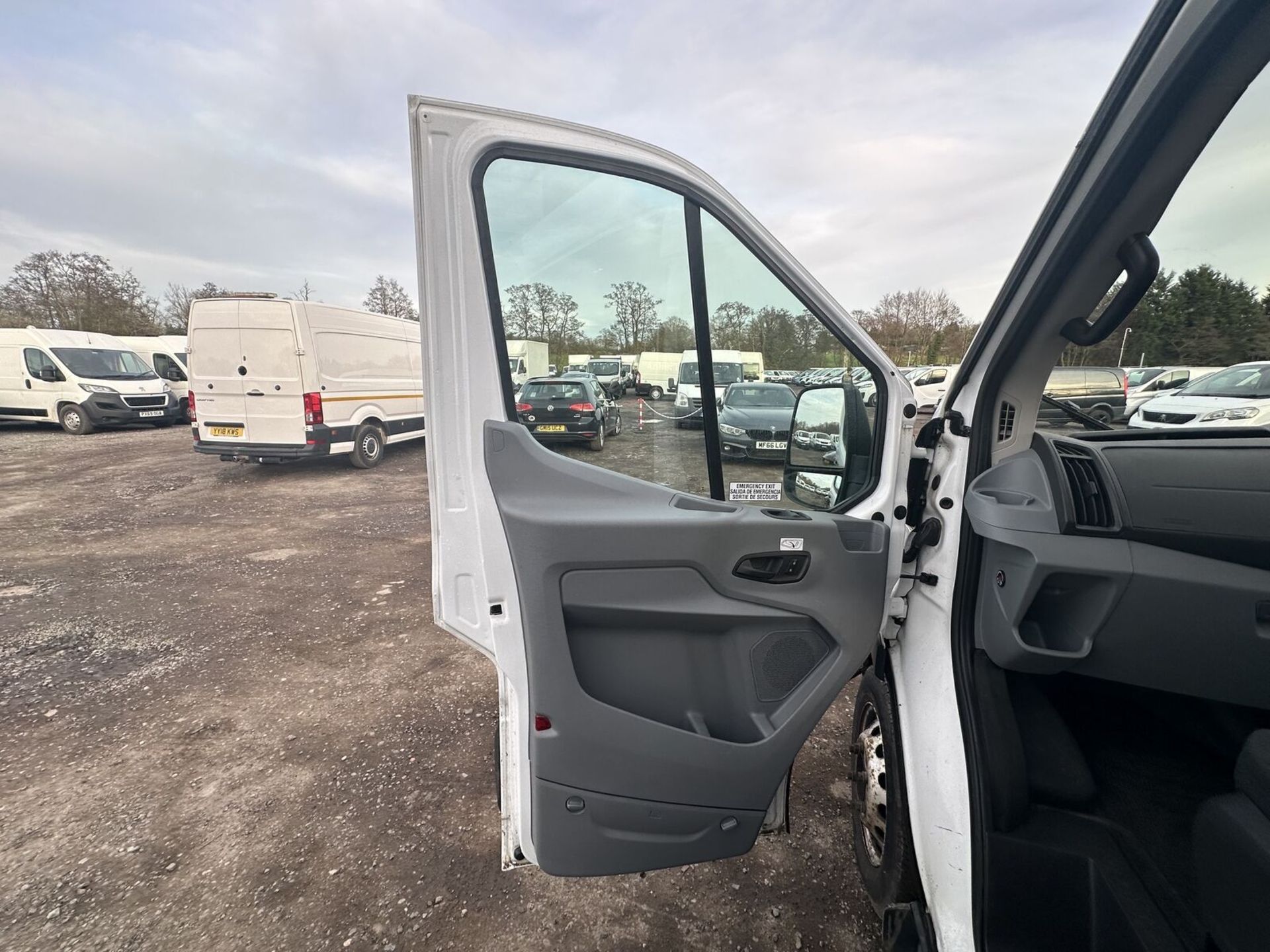 EXCEPTIONAL VALUE: 17-SEATER FORD TRANSIT 460 L4 MINIBUS DIESEL H3 - Image 5 of 13