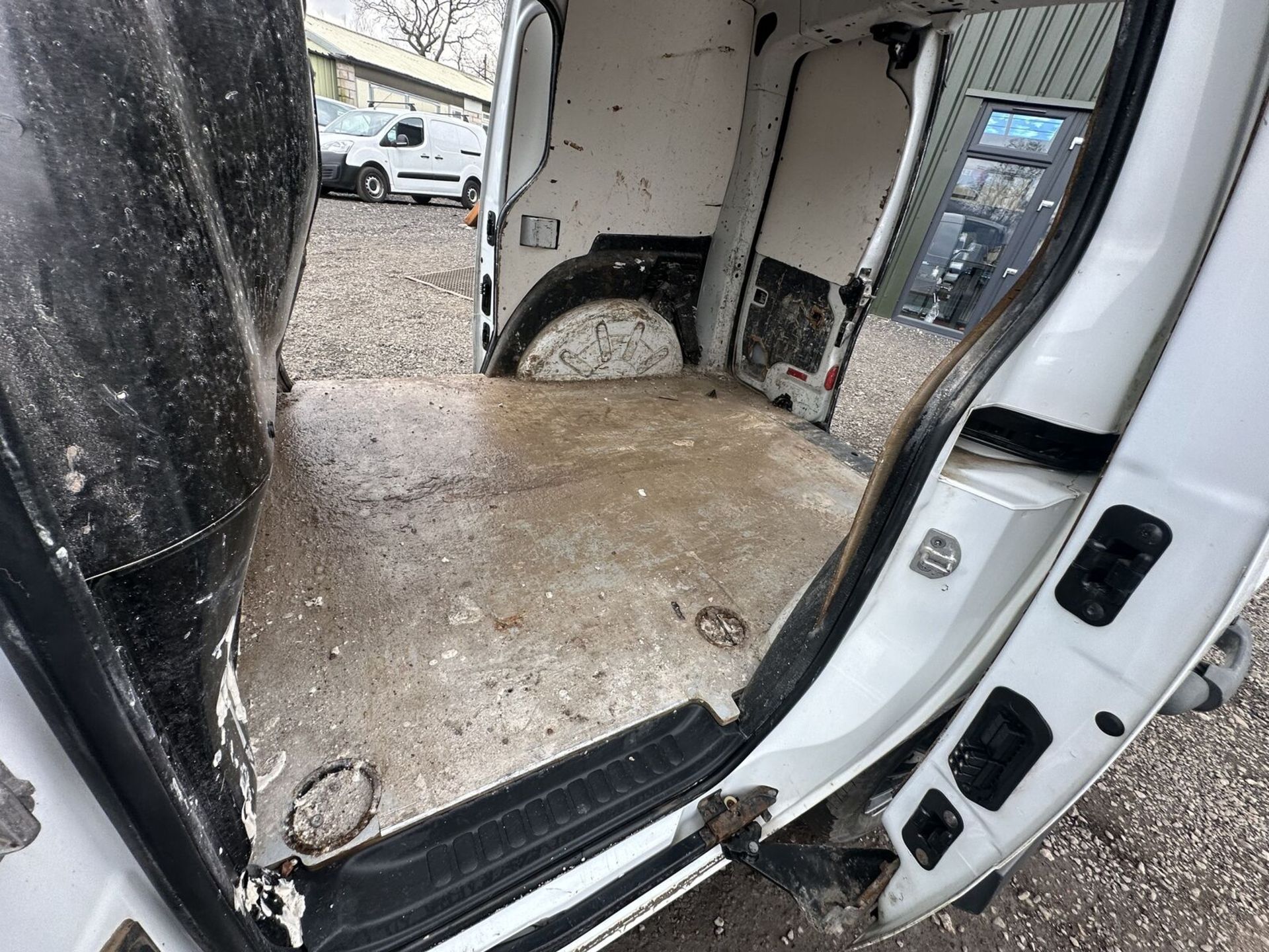 FIXER-UPPER OPPORTUNITY: 2014 MERCEDES CITAN LONG DIESEL VAN >>--NO VAT ON HAMMER--<< - Image 12 of 15