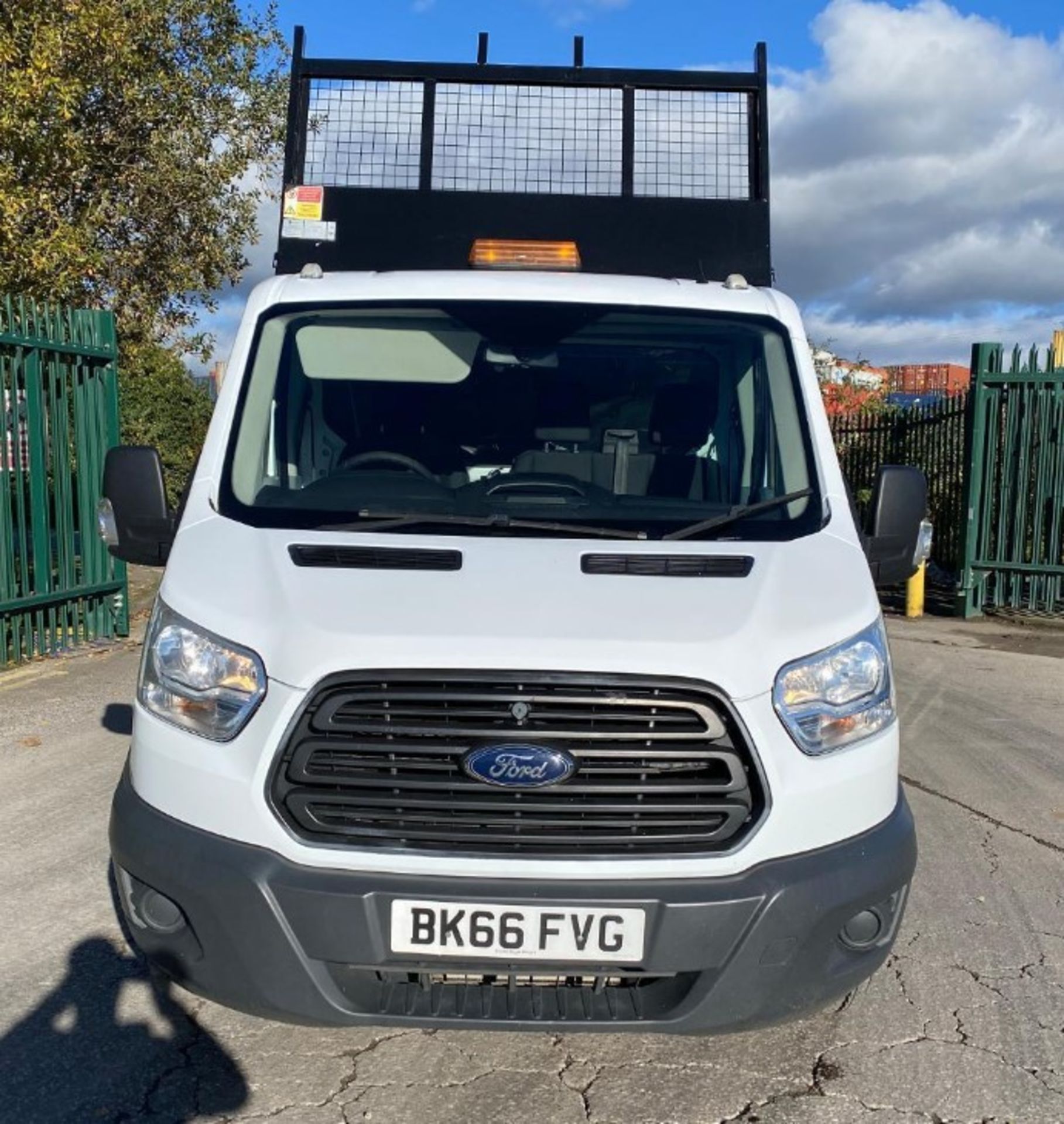 2016 FORD TRANSIT: HARDWORKING TIPPER, 6-SPEED MANUAL, DIESEL >>--NO VAT ON HAMMER--<< - Image 2 of 18