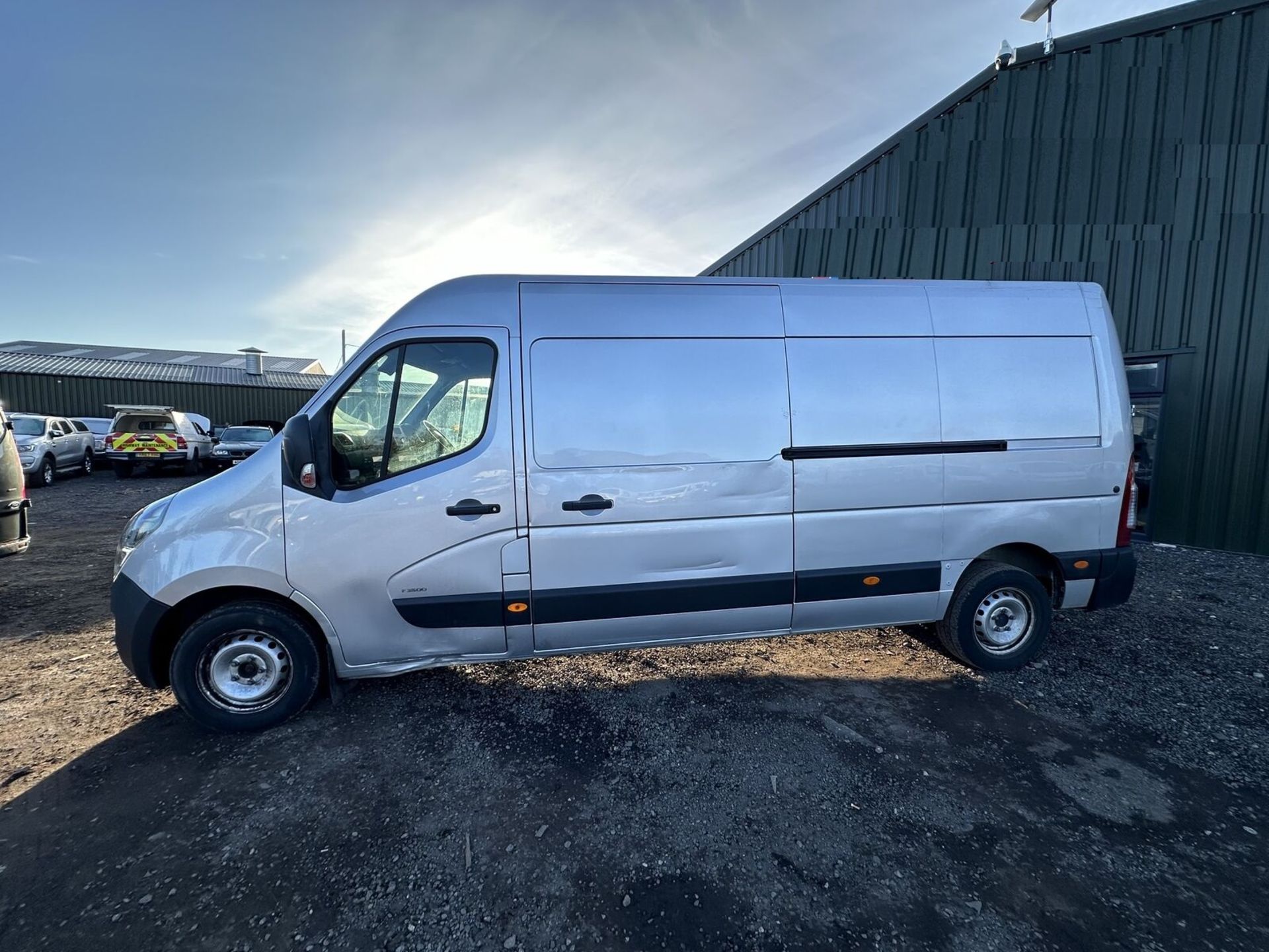 EFFICIENT & STYLISH: 70 PLATE VAUXHALL MOVANO MASTER SILVER PANEL VAN >>--NO VAT ON HAMMER--<<