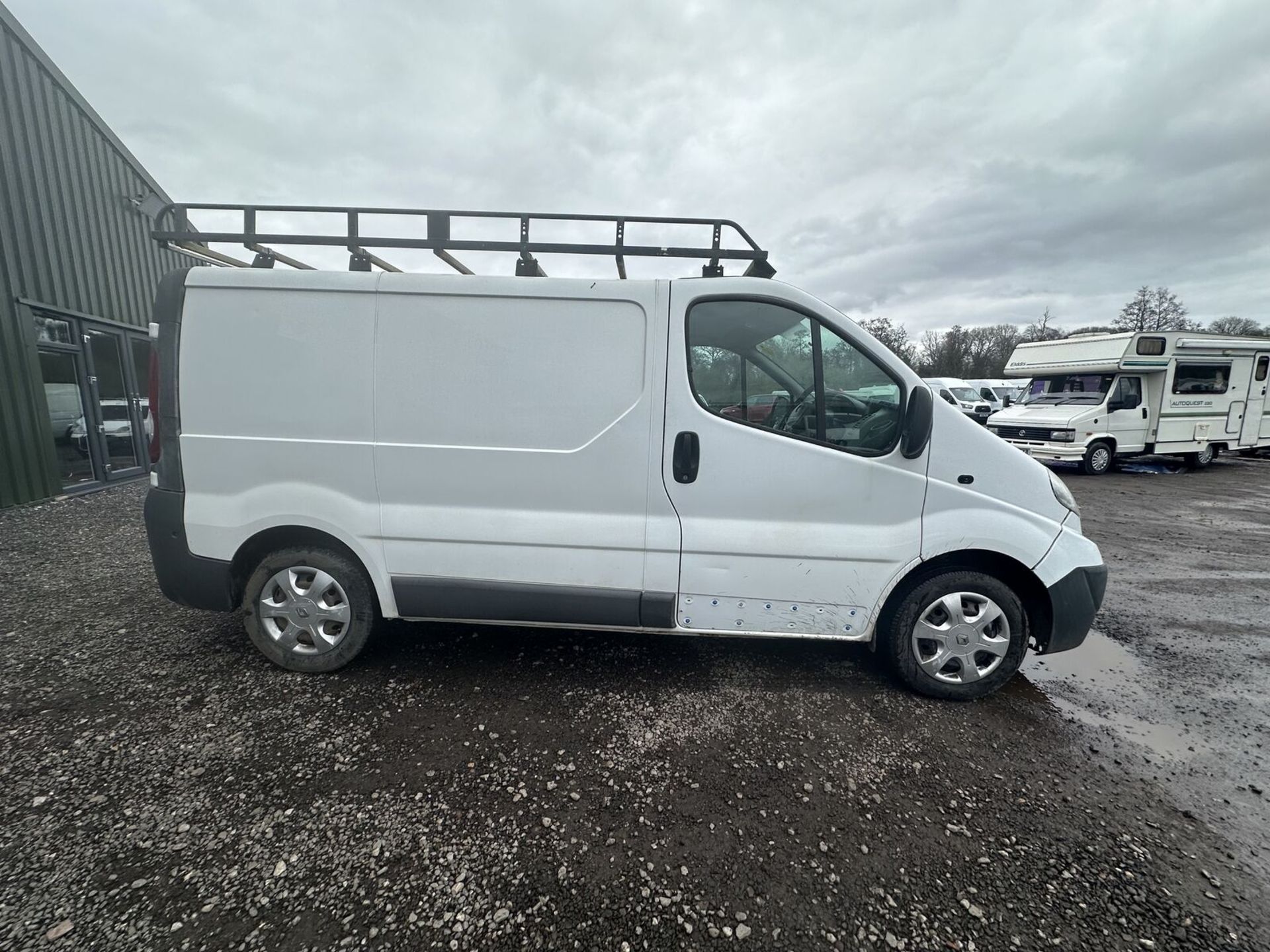 READY FOR ACTION: 61 PLATE VAUXHALL VIVARO - ROOF RACK, BARGAIN DEAL >>--NO VAT ON HAMMER--<< - Image 3 of 15