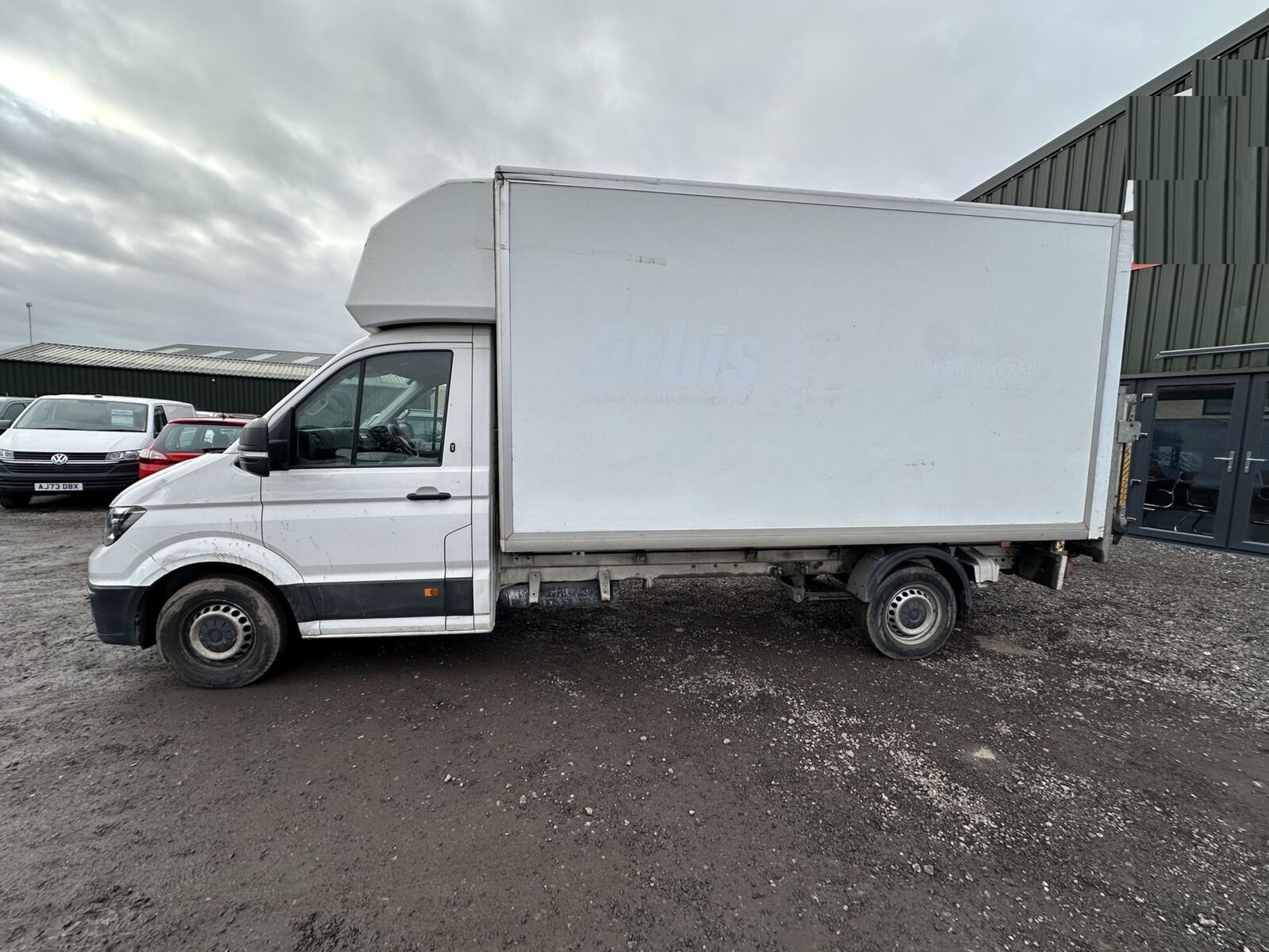 2018 VOLKSWAGEN CRAFTER CR35 LWB: EFFICIENT DIESEL LUTON VAN - Image 9 of 17