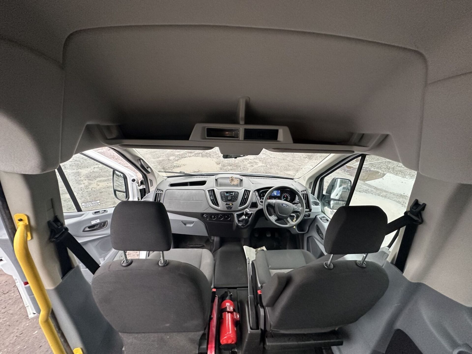 2018 FORD TRANSIT 460 L4 XLWB MINIBUS - LOW MILEAGE, 17 SEATER >>--NO VAT ON HAMMER--<< - Image 7 of 18