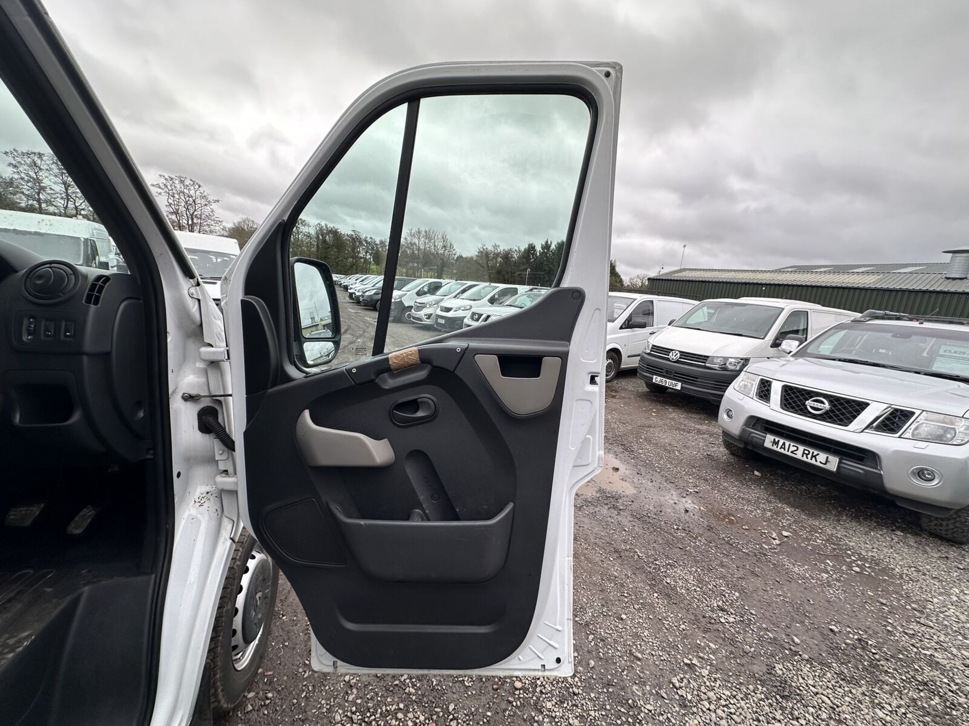 RESILIENT RUNNER: RENAULT MASTER BUSINESS EDITION, NON-RUNNER >>--NO VAT ON HAMMER--<< - Image 7 of 15