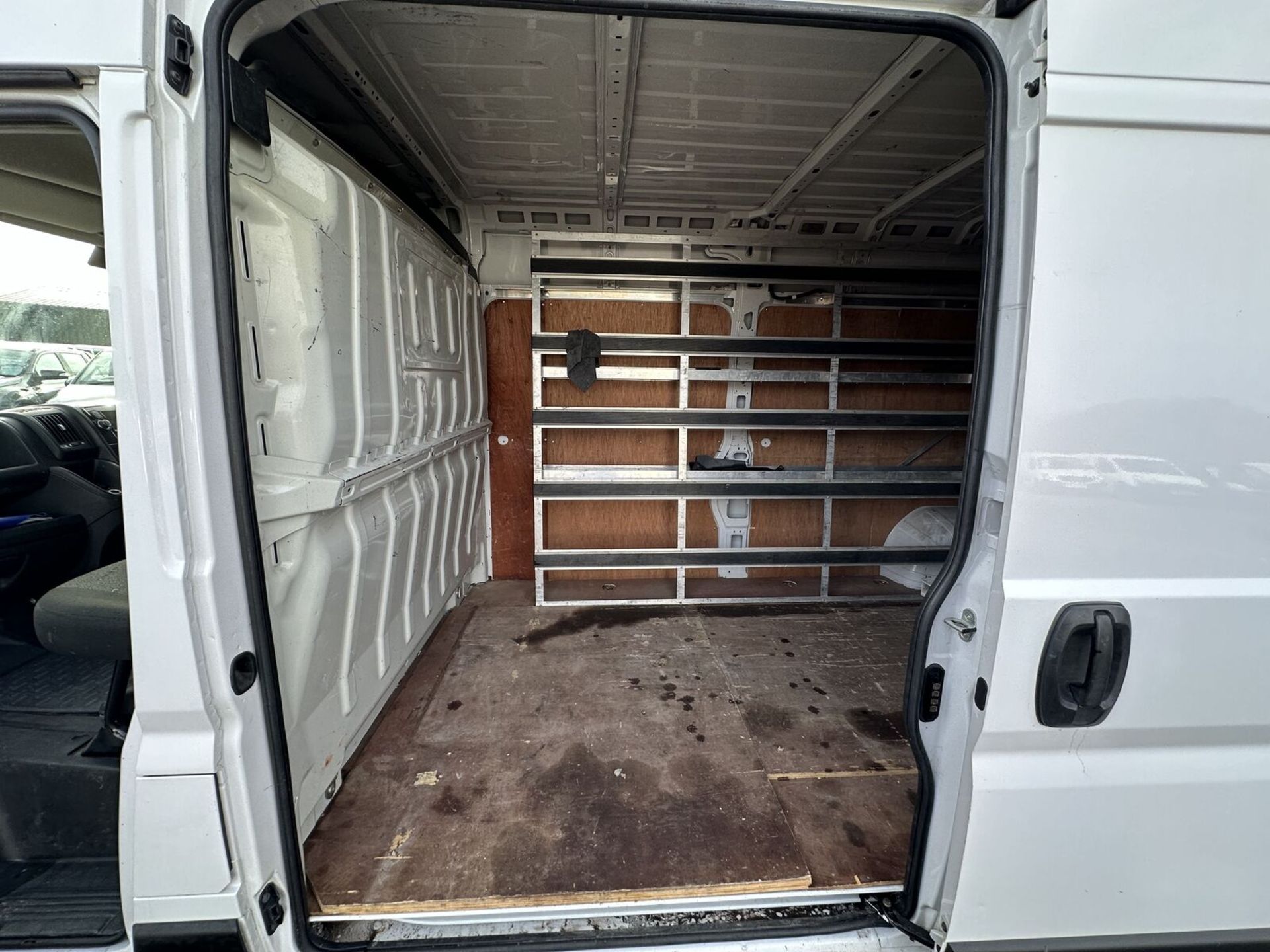 ENGINE REPAIR PROJECT: EURO 6 WHITE PANEL VAN >>--NO VAT ON HAMMER--<< - Image 15 of 16