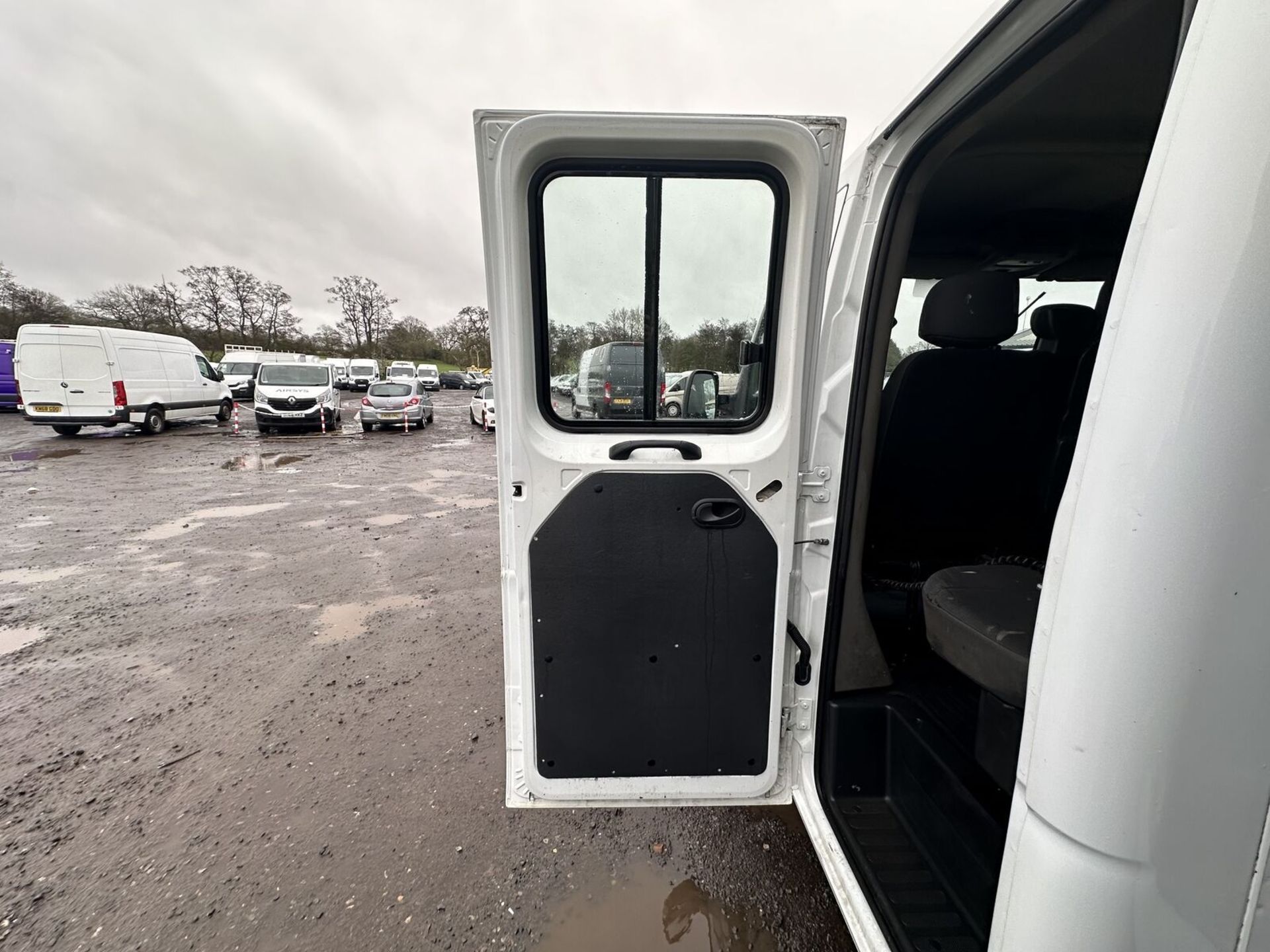 MASTERING WORK: 2016 RENAULT MASTER LWB CREW CAB TIPPER, TIP-TOP CONDITION >>--NO VAT ON HAMMER--<< - Image 3 of 13