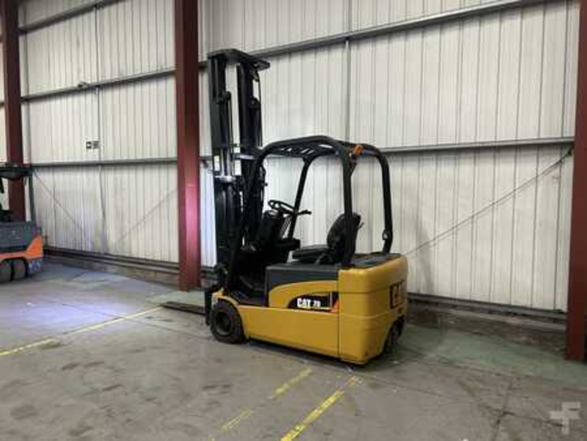 ELECTRIC - 3 WHEELS CAT LIFT TRUCKS EP20NT - Image 4 of 6