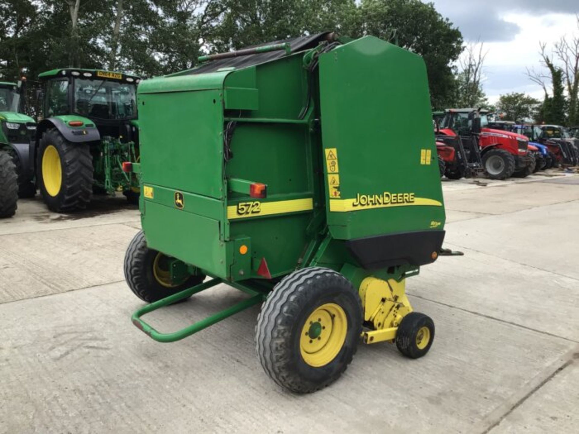 YEAR 2005 JOHN DEERE 572 ROUND BALER - Image 6 of 7