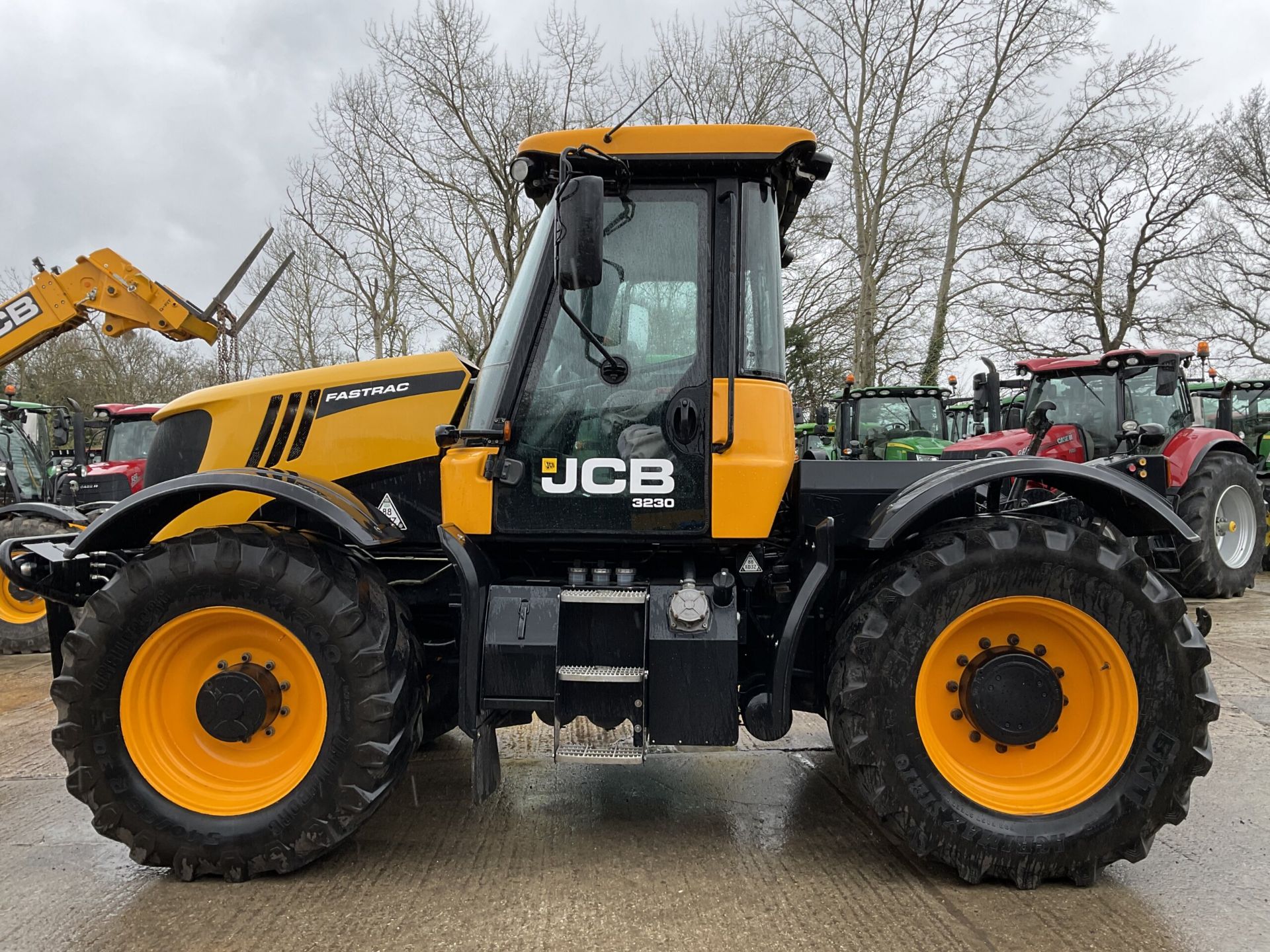 YEAR 2011 – 11 REG JCB 3230 FASTRAC