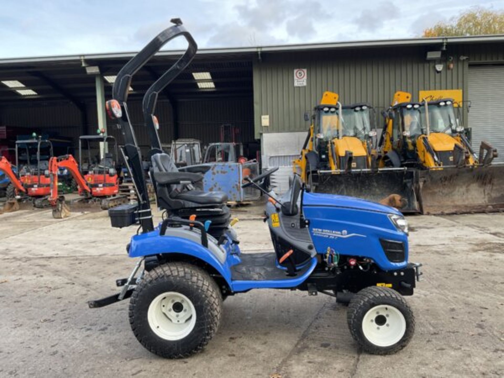 YEAR 2021 – 21 REG NEW HOLLAND BOOMER 25C. 2 & 4 WD.