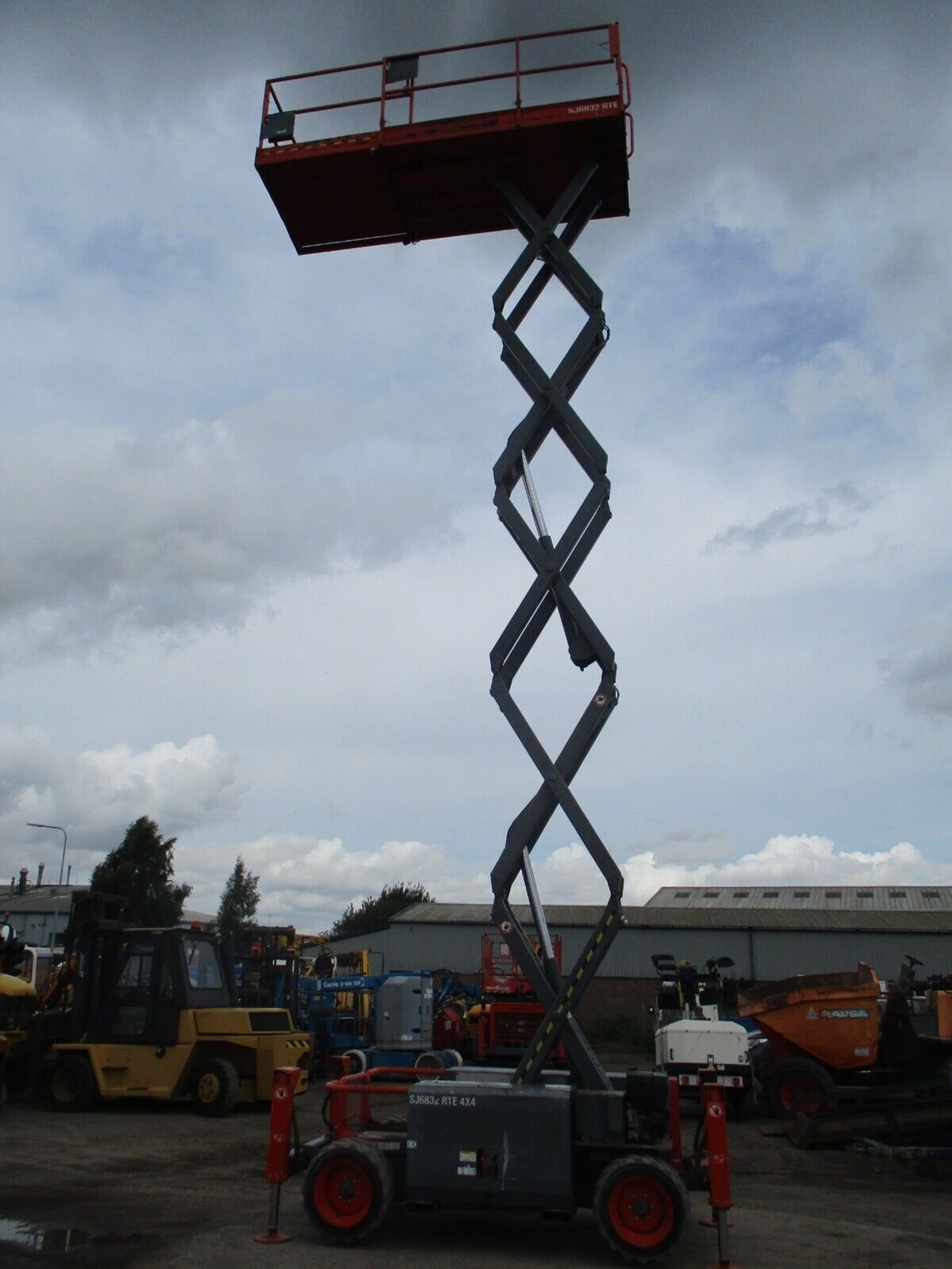 YEAR 2014 SKYJACK SJ6832RTE SCISSOR LIFT - Image 5 of 12