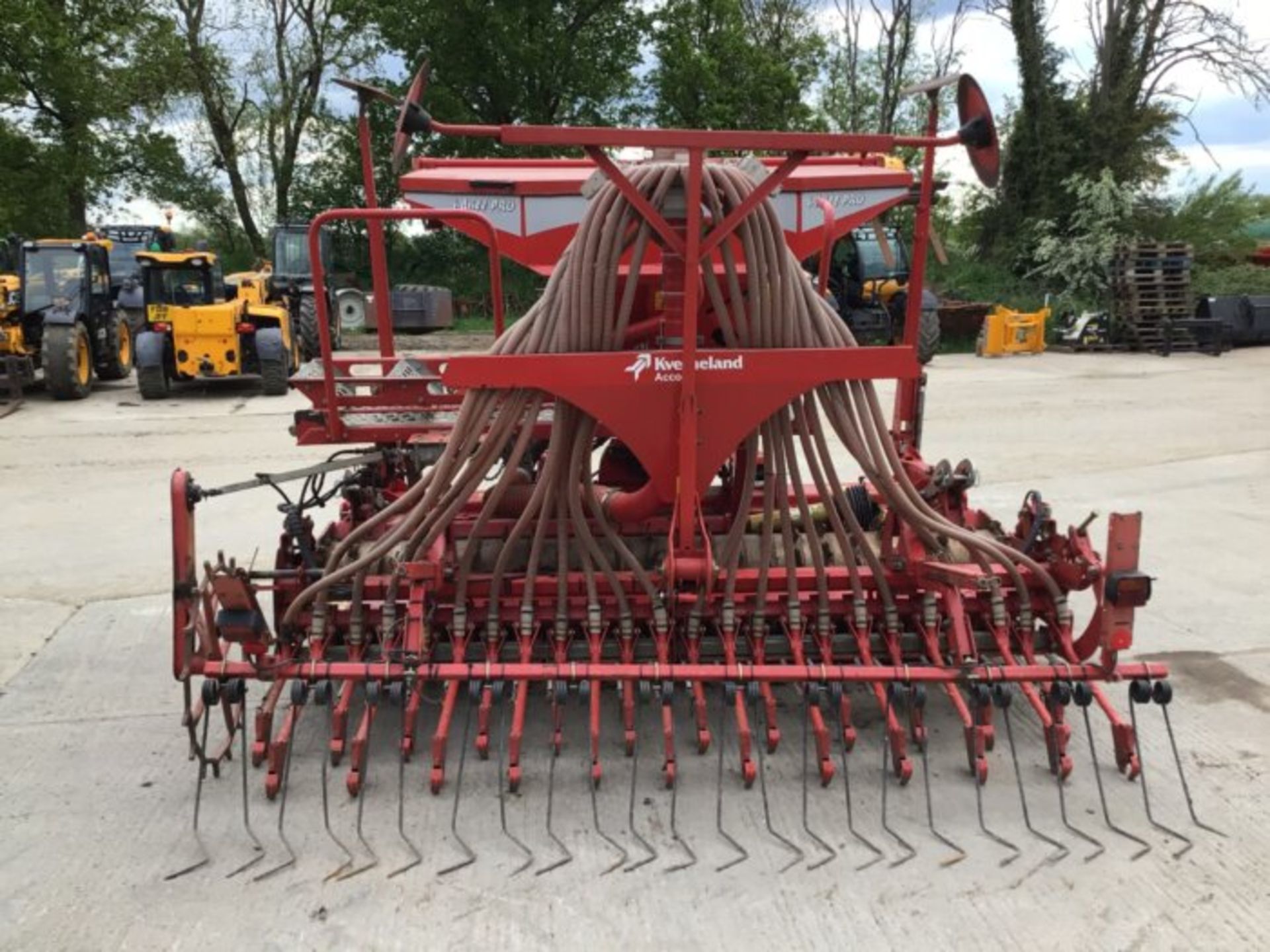 2009 KVERNELAND ACCORD I DRILL PRO WITH KVERNELAND NGS301 POWER HARROW - Image 8 of 9